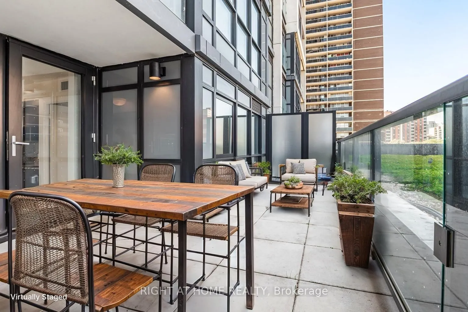 9 Mabelle Avenue, #318