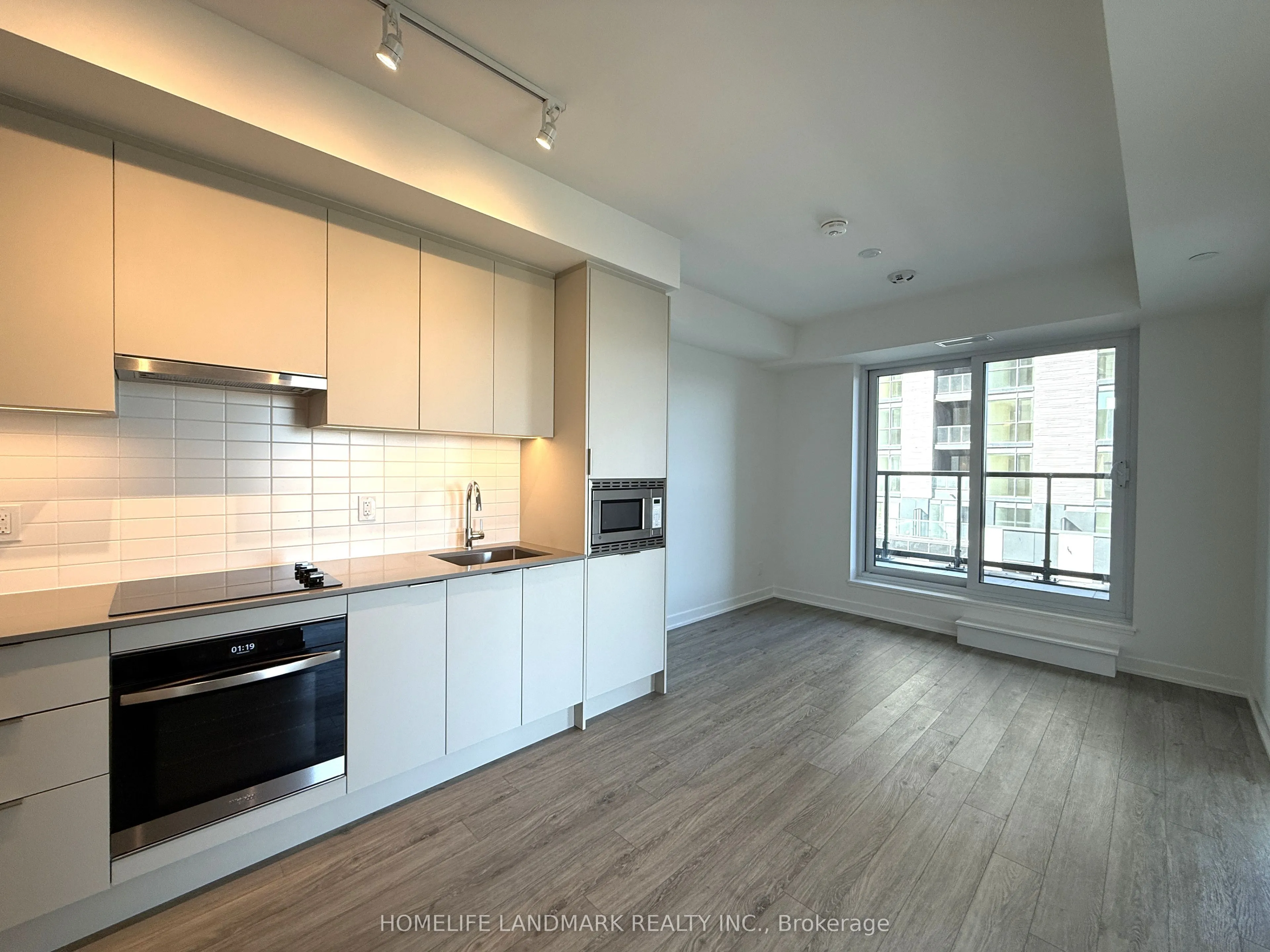 3071 Trafalgar Road, #403