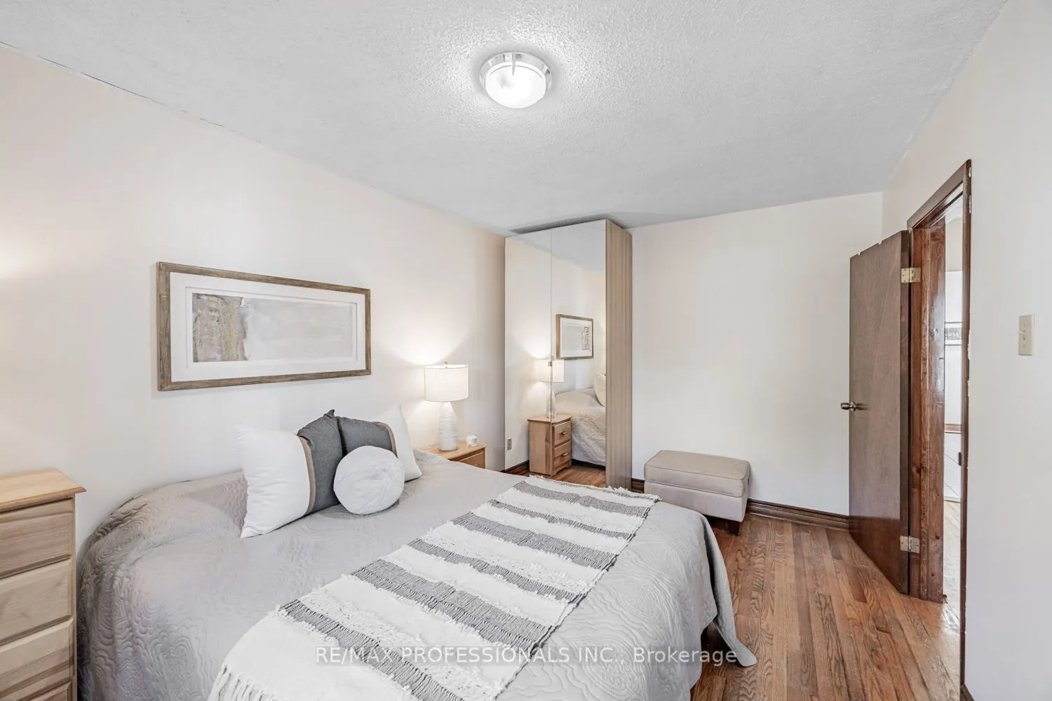 54 Holmesdale Crescent