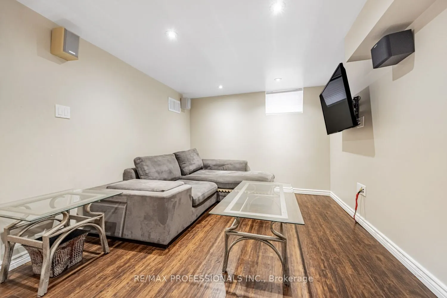 54 Holmesdale Crescent