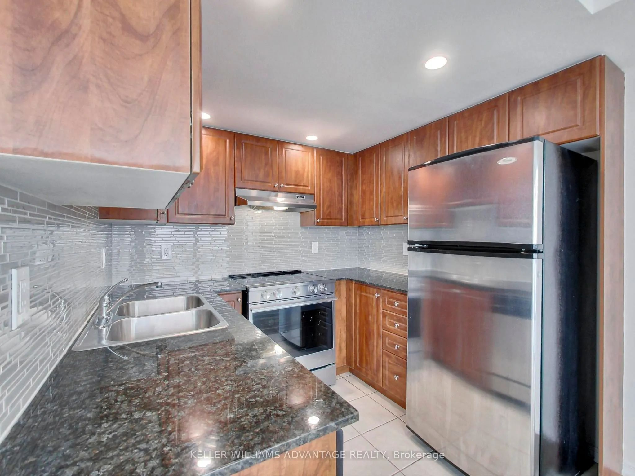 9 George Street, #2204