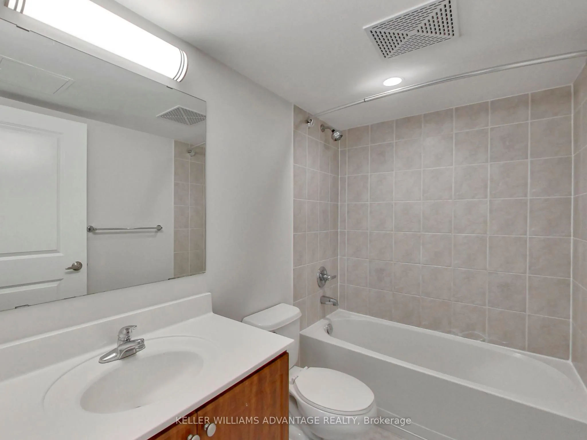 9 George Street, #2204