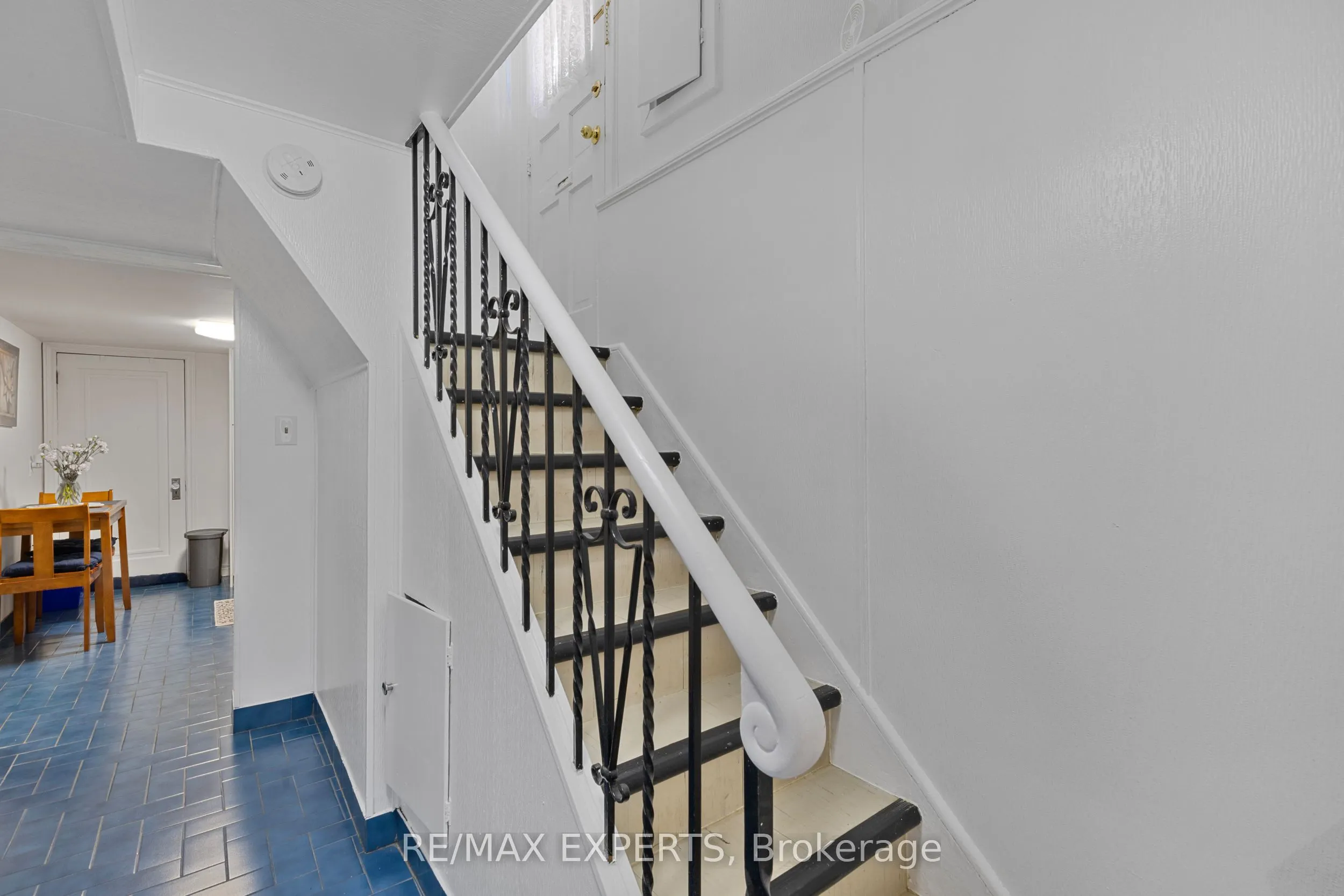 114 Trowell Avenue, #Lower
