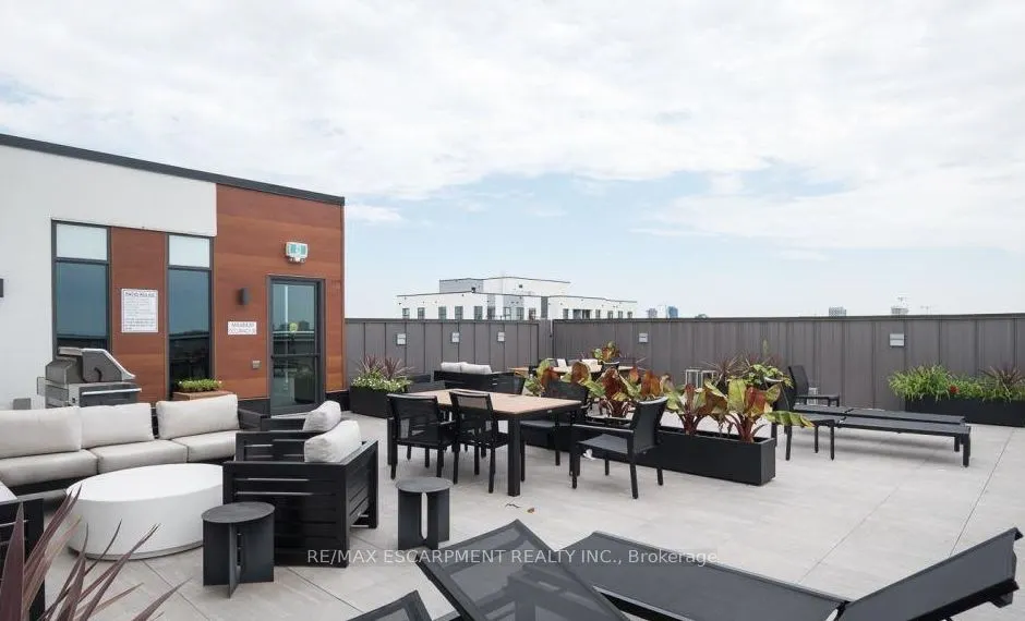 95 Dundas Street W, #106