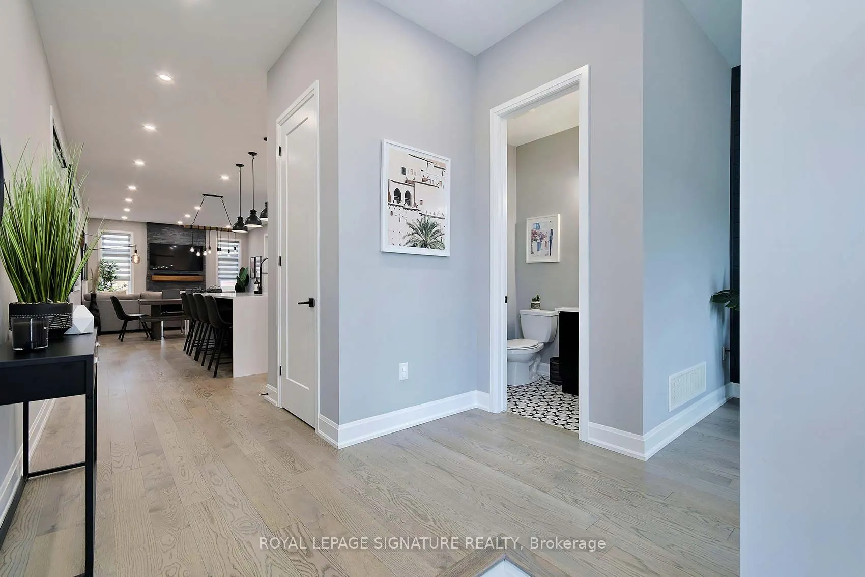 1467 Lakeport Crescent