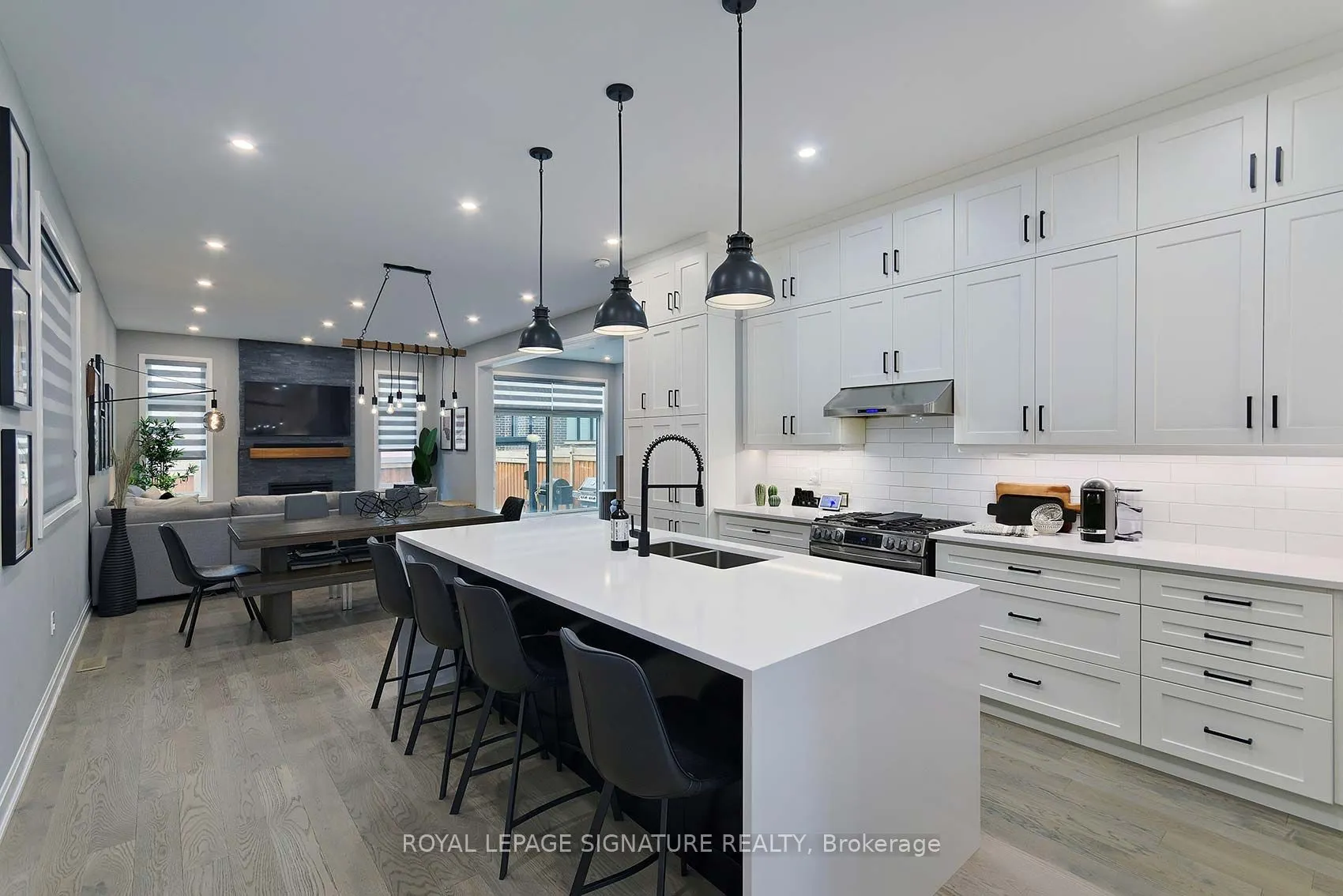 1467 Lakeport Crescent