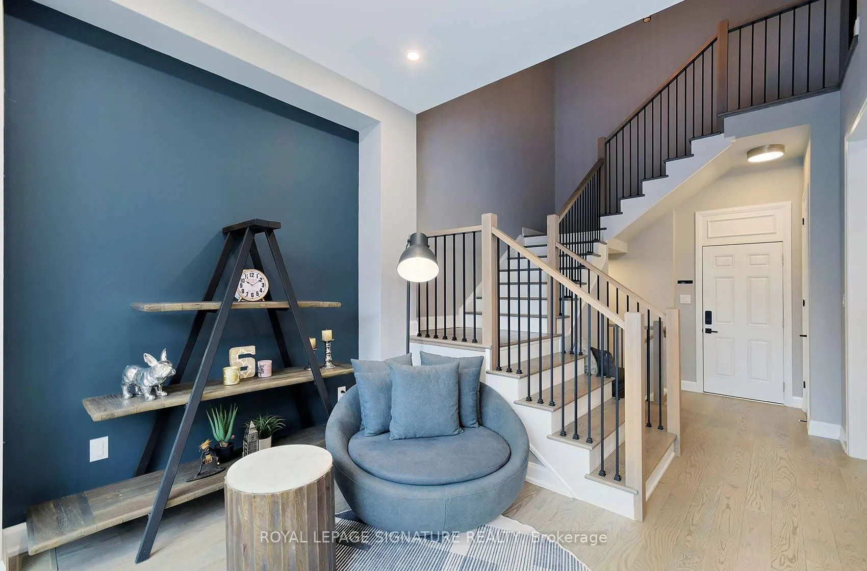 1467 Lakeport Crescent