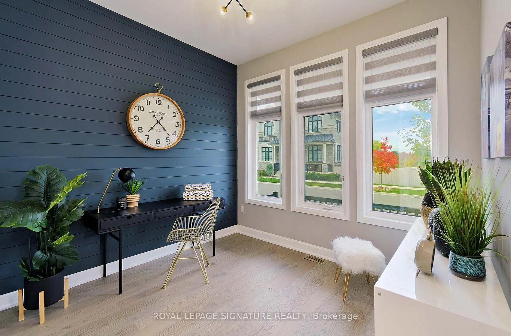 1467 Lakeport Crescent