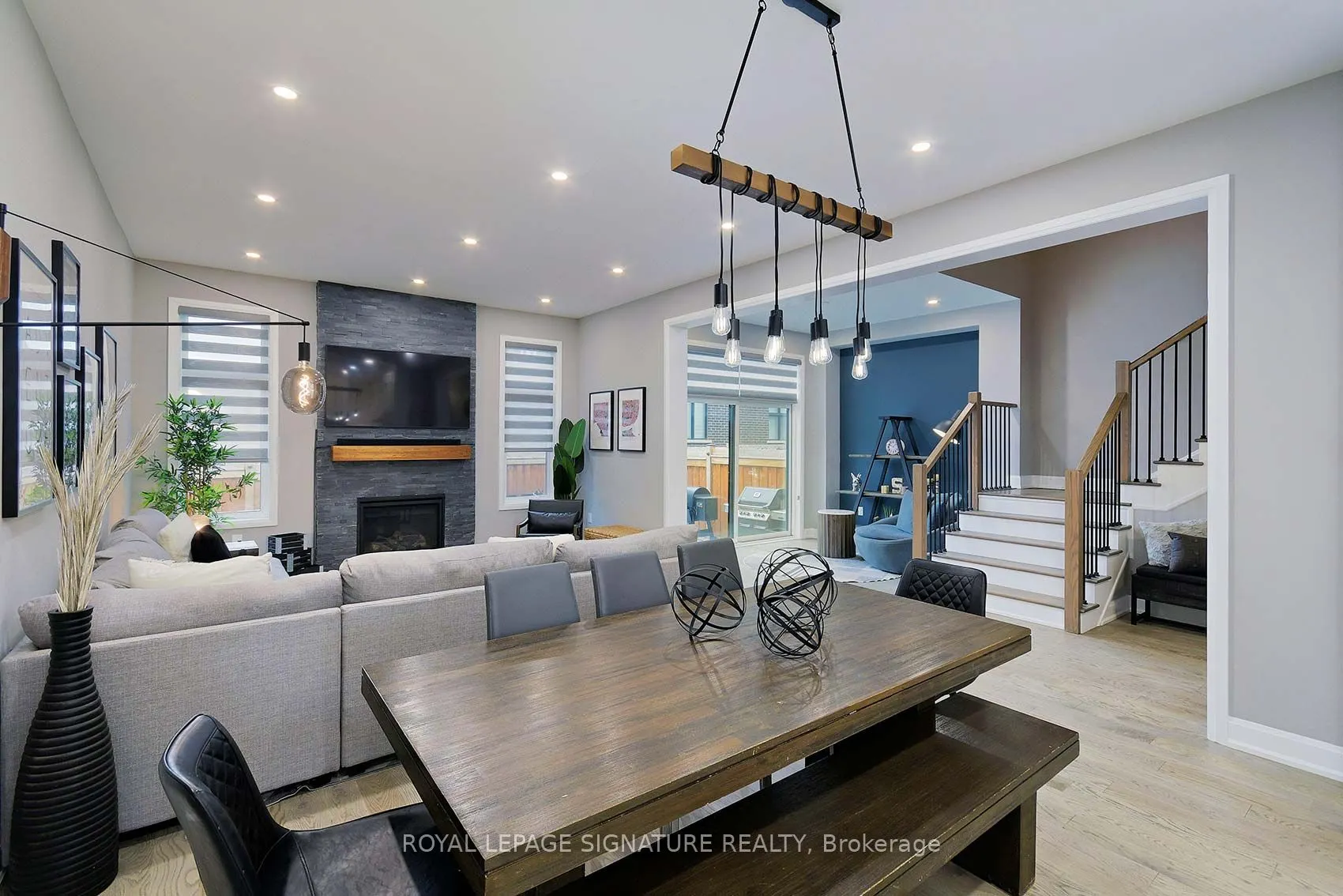 1467 Lakeport Crescent