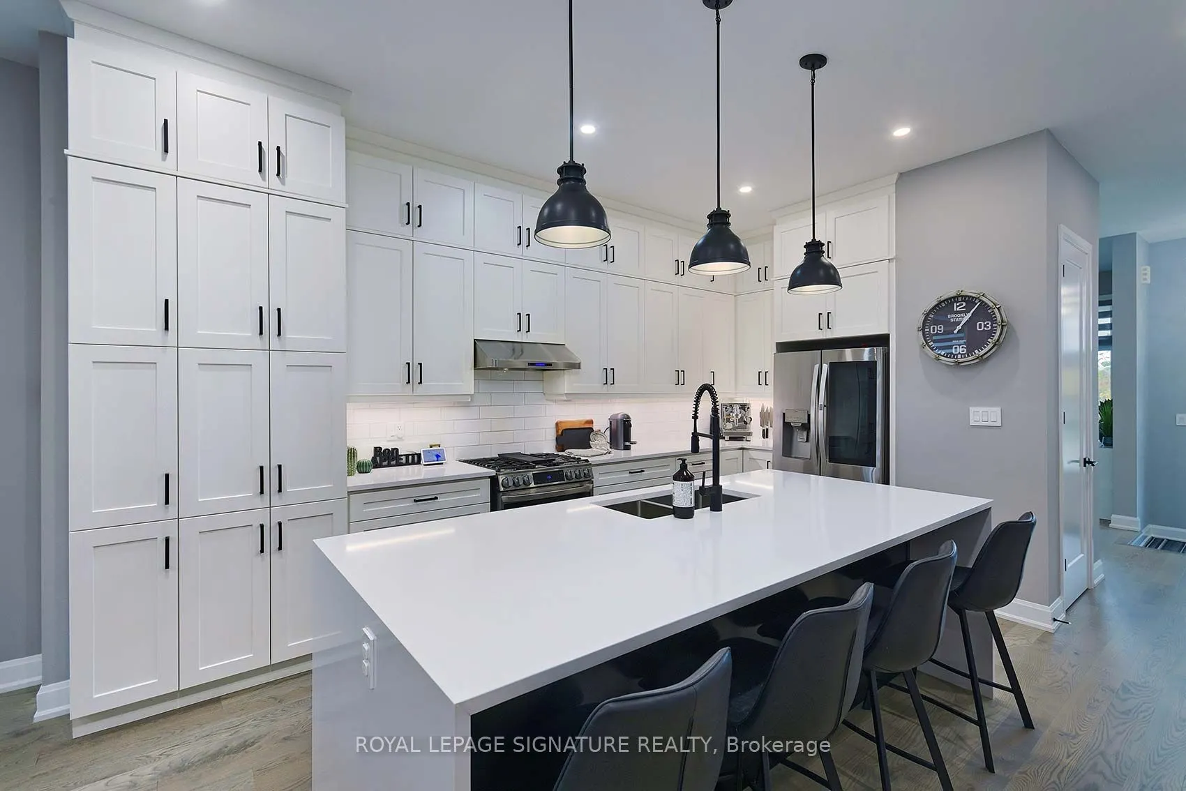1467 Lakeport Crescent