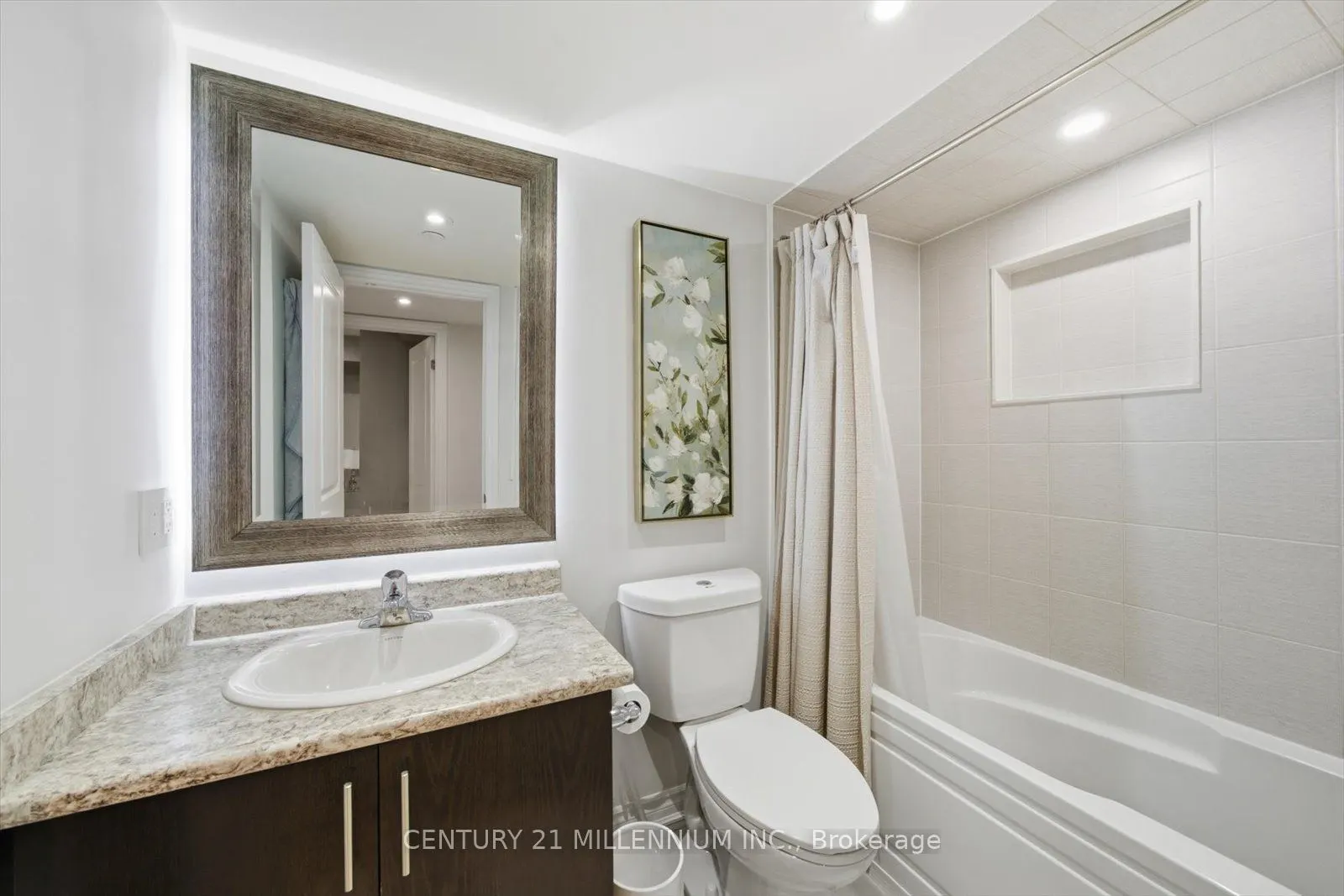 95 Eastwood Park Gardens, #21