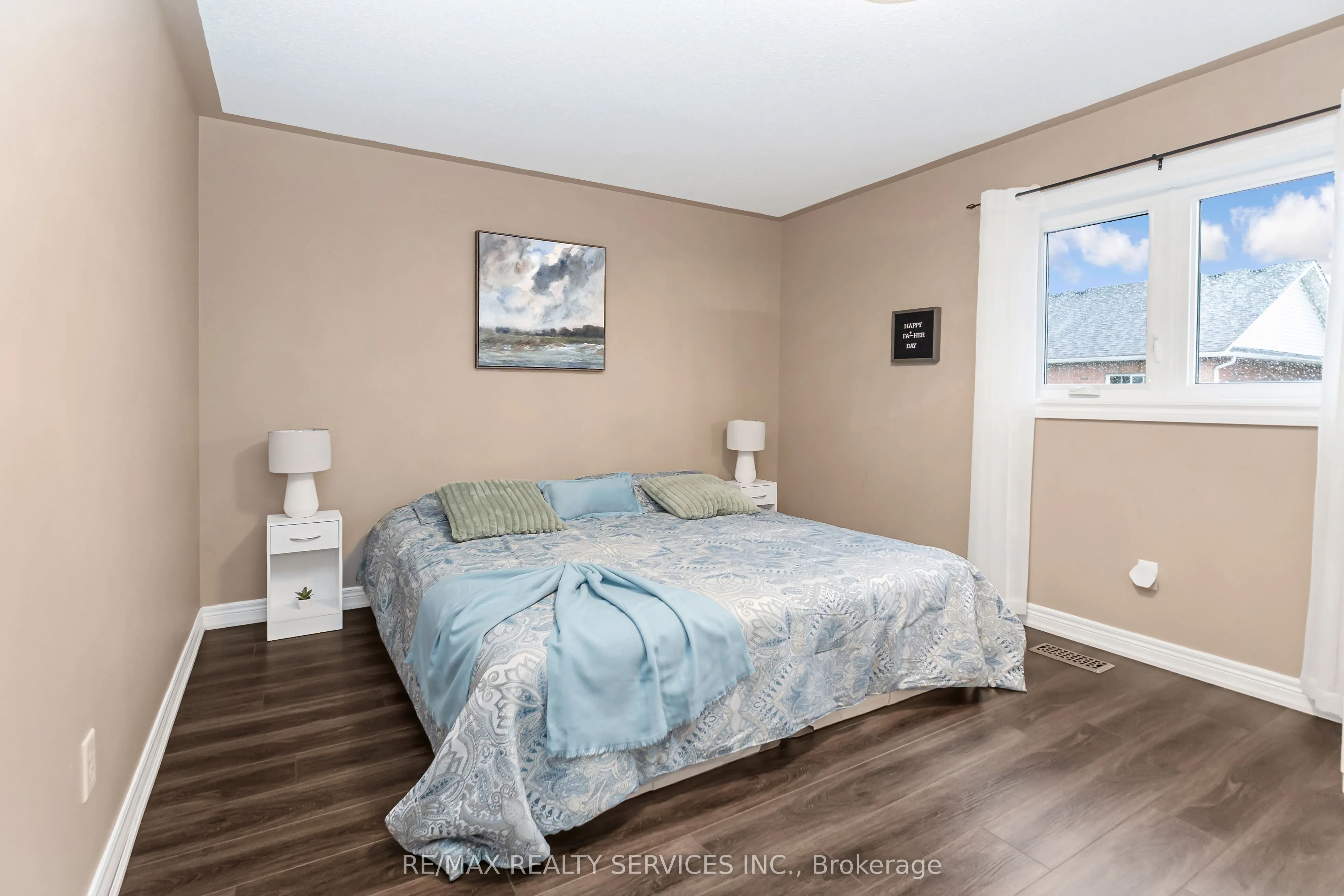 8 Ridgemore Crescent