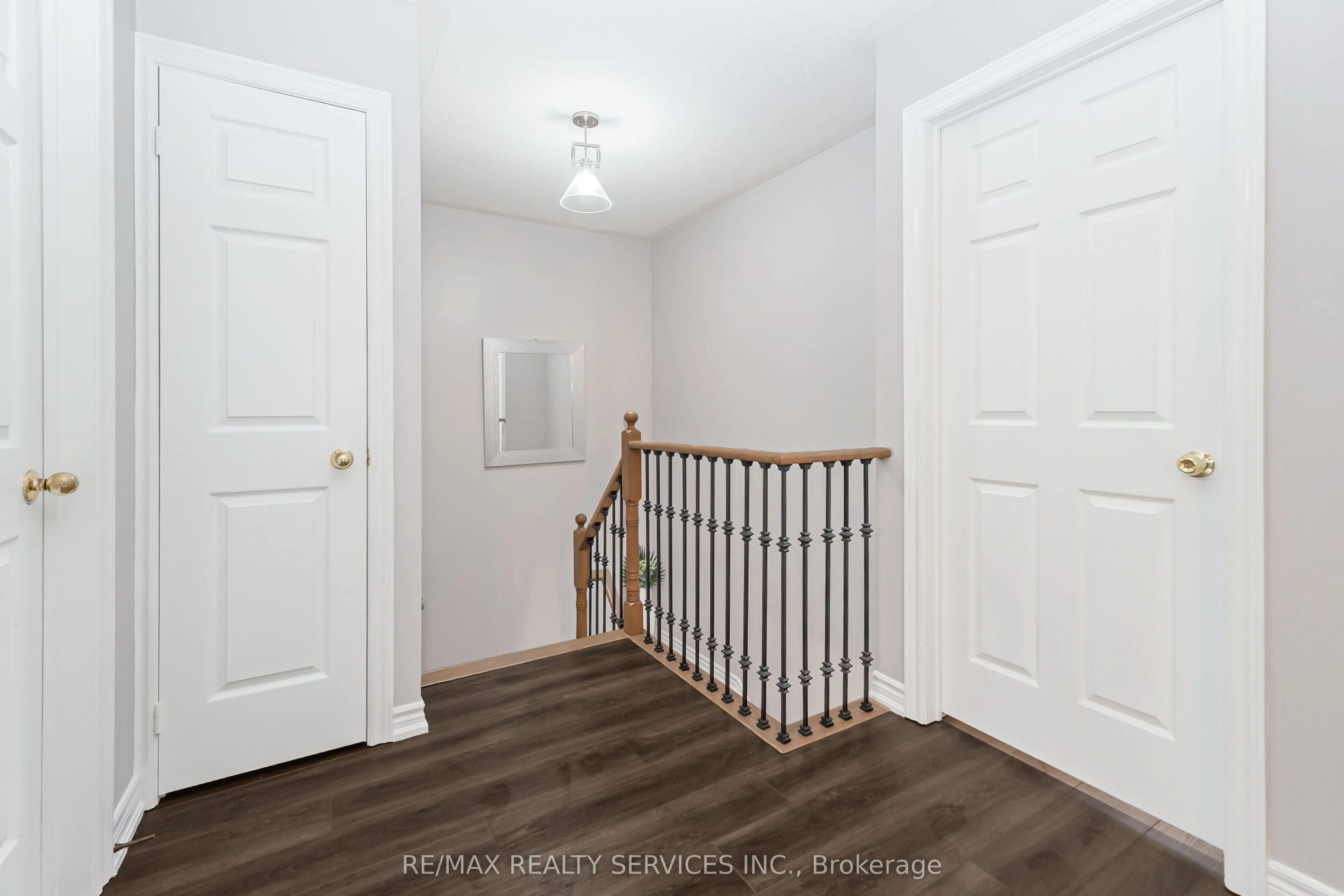 8 Ridgemore Crescent