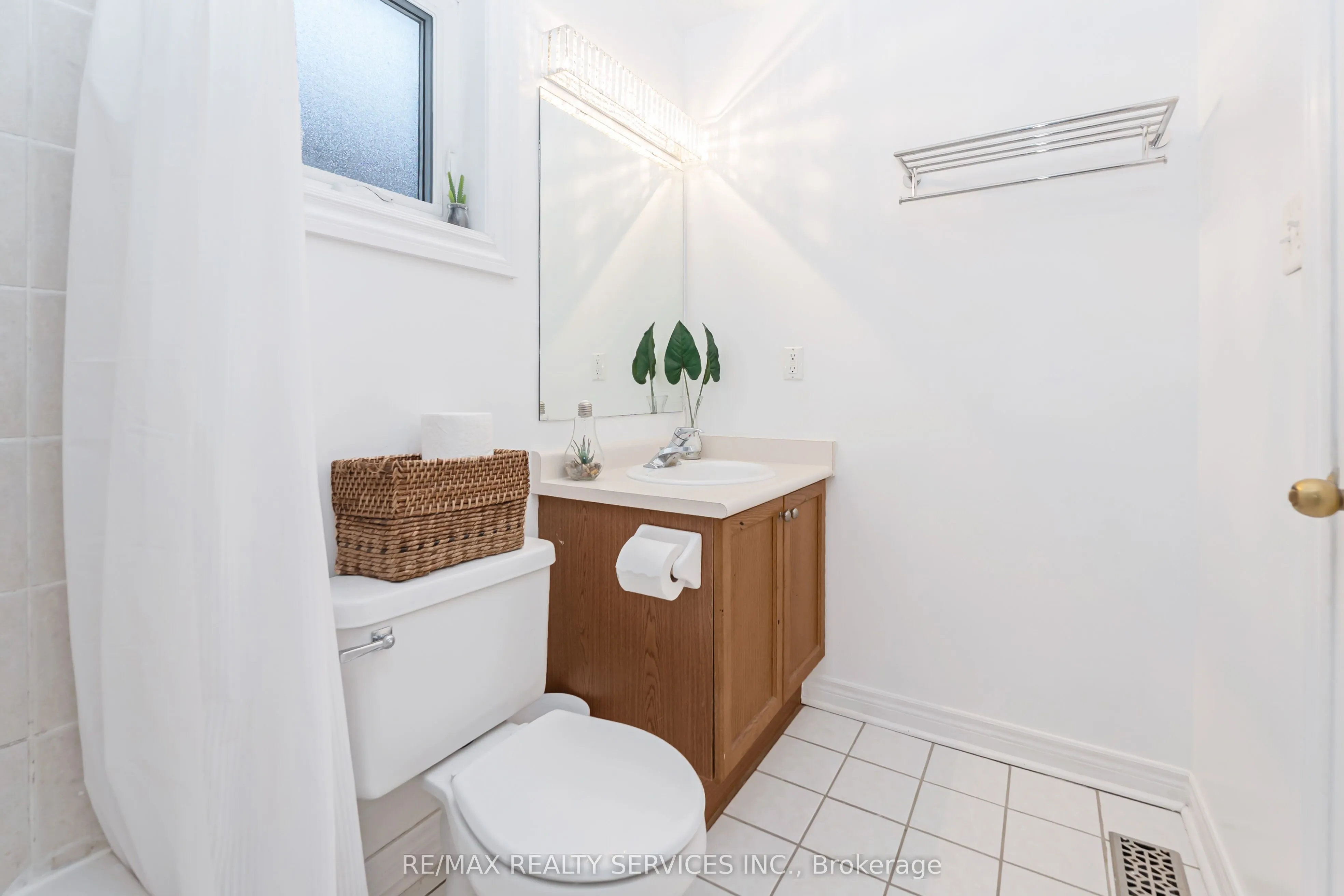8 Ridgemore Crescent