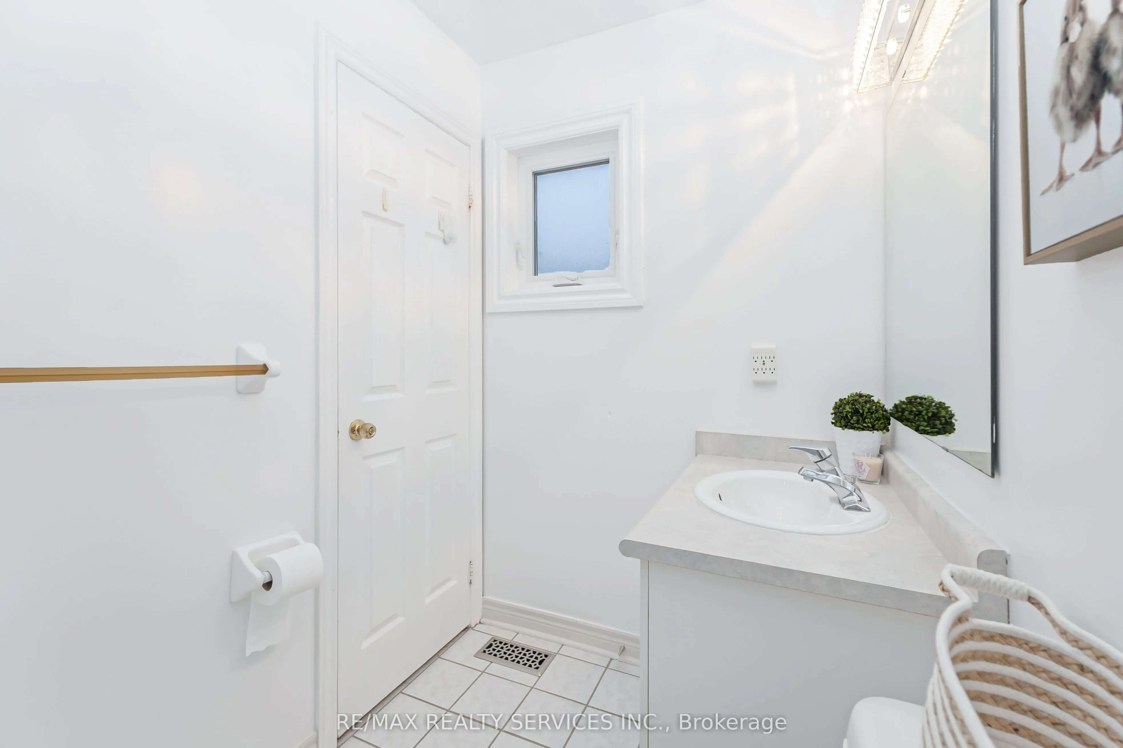 8 Ridgemore Crescent