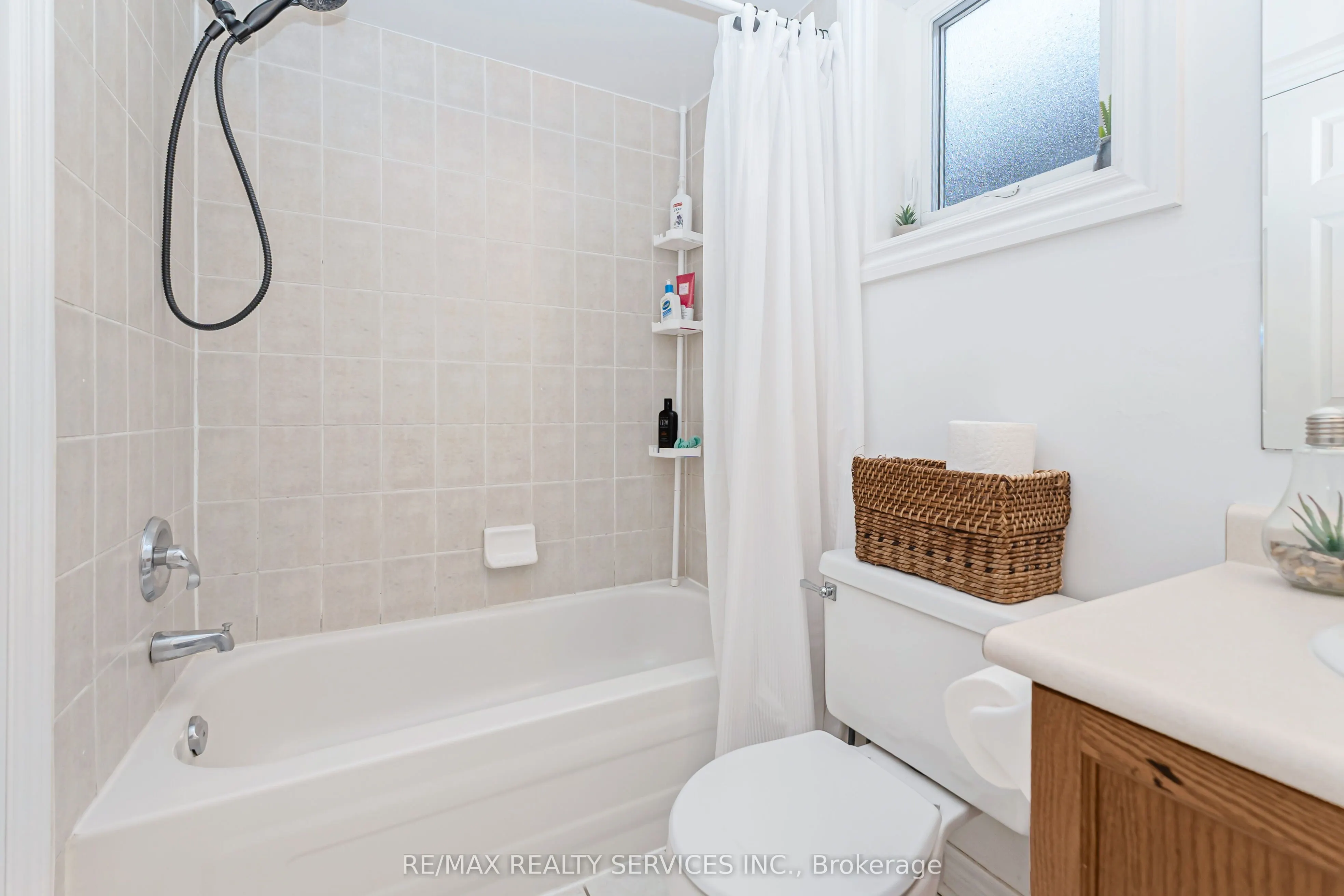 8 Ridgemore Crescent