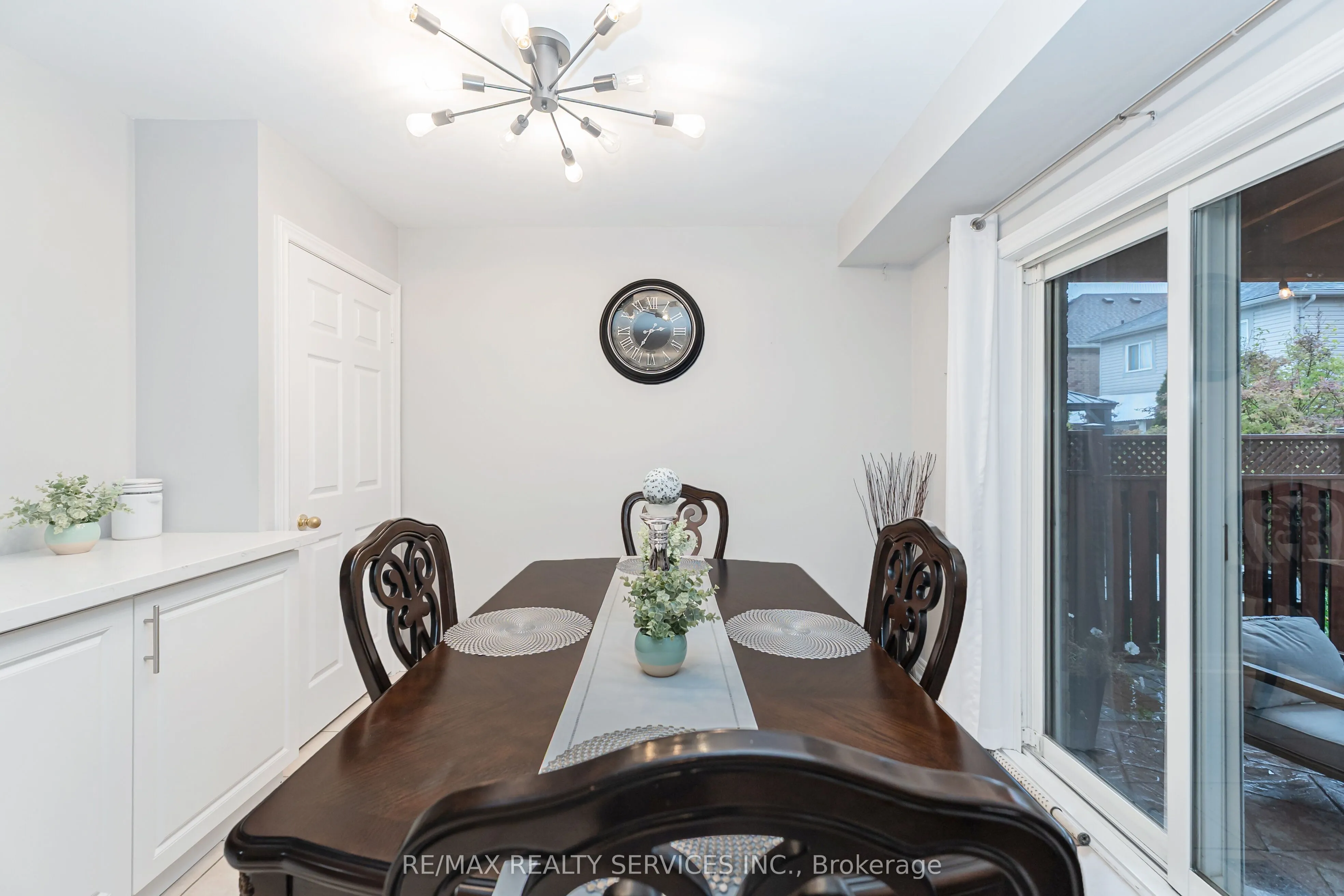 8 Ridgemore Crescent
