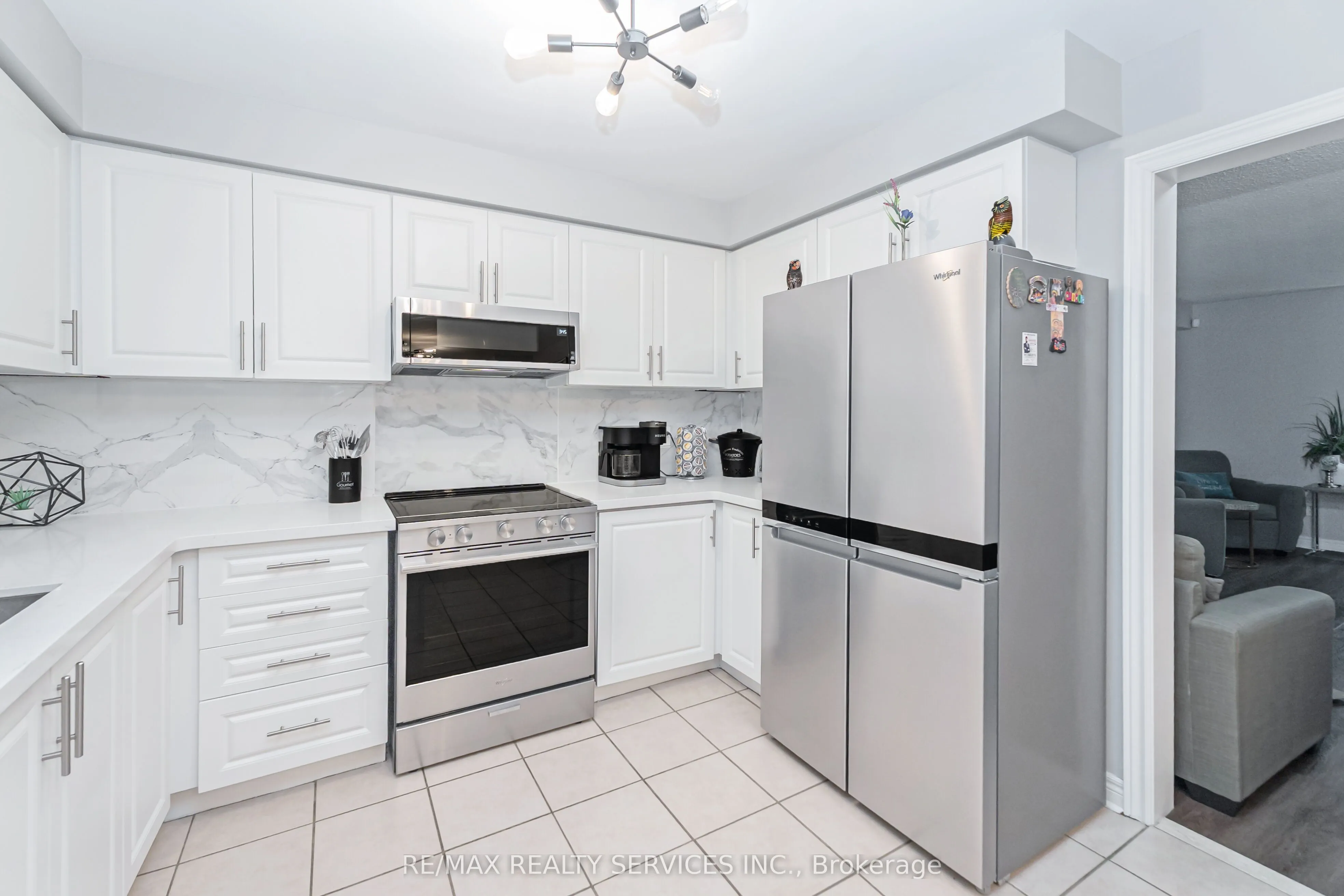 8 Ridgemore Crescent