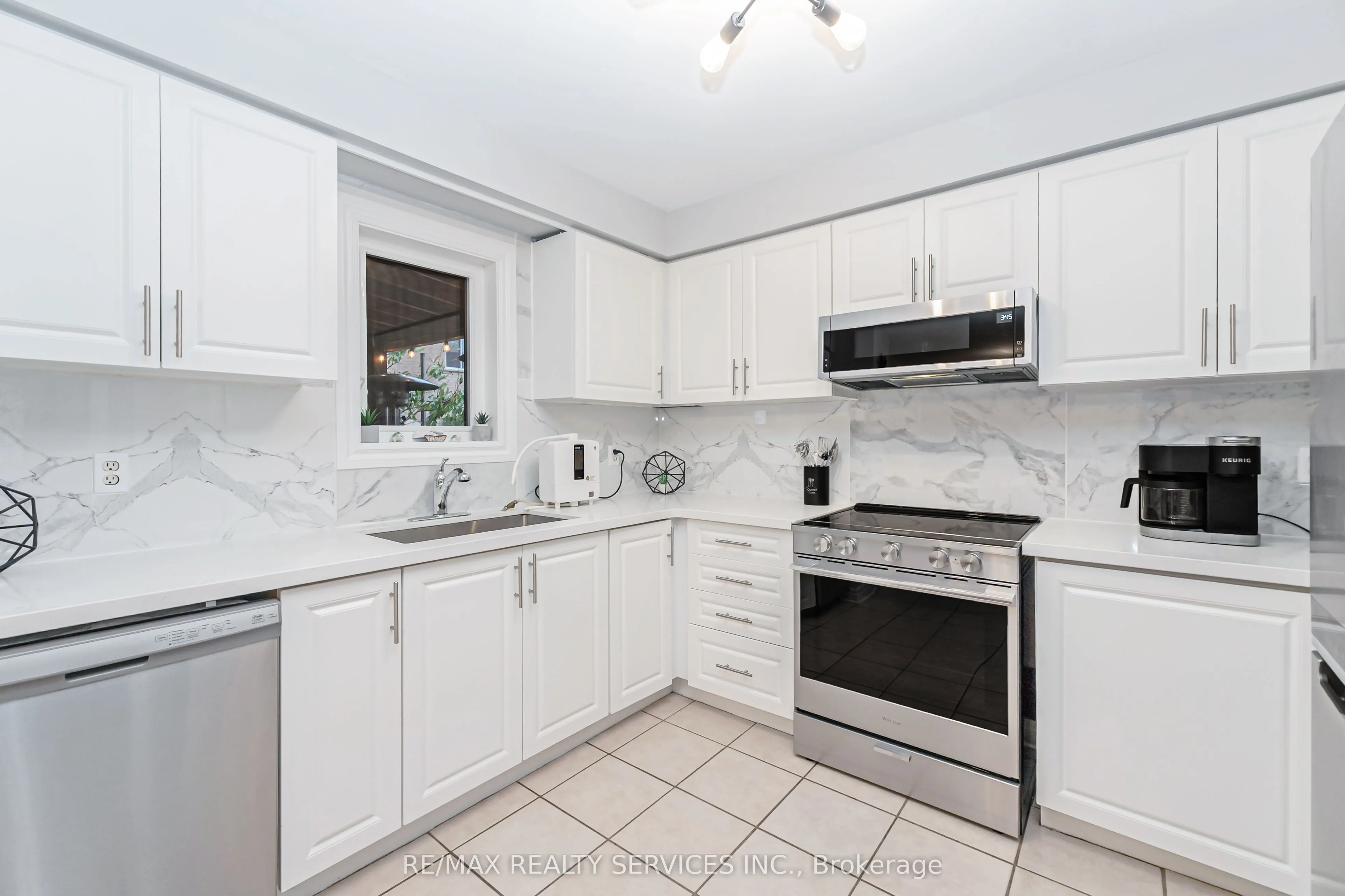 8 Ridgemore Crescent