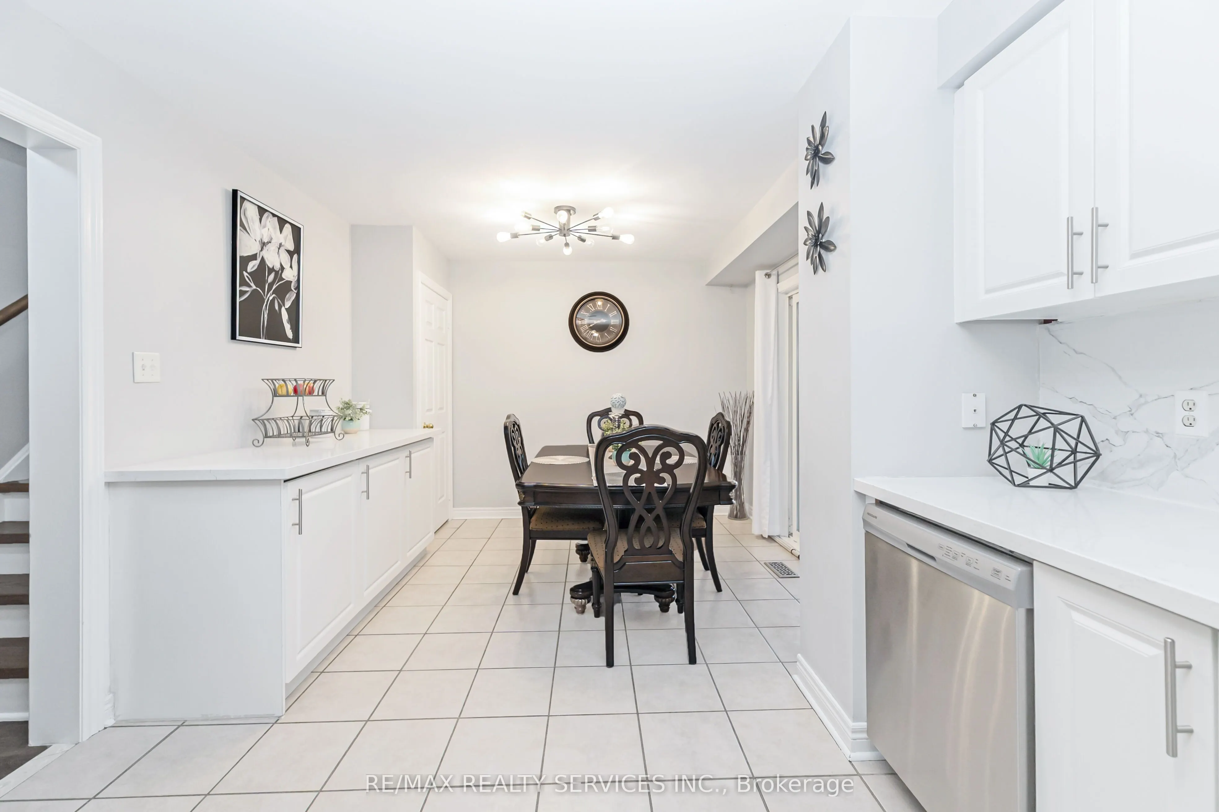8 Ridgemore Crescent