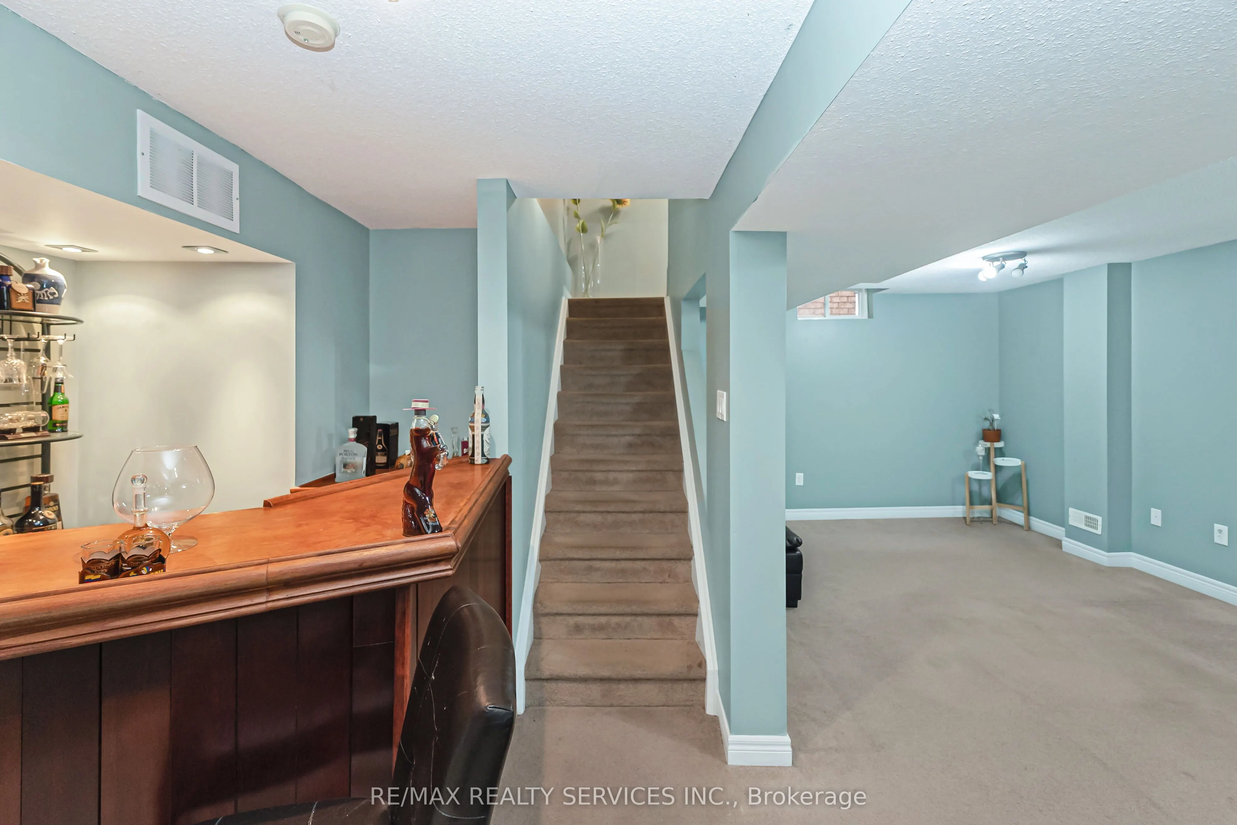 8 Ridgemore Crescent