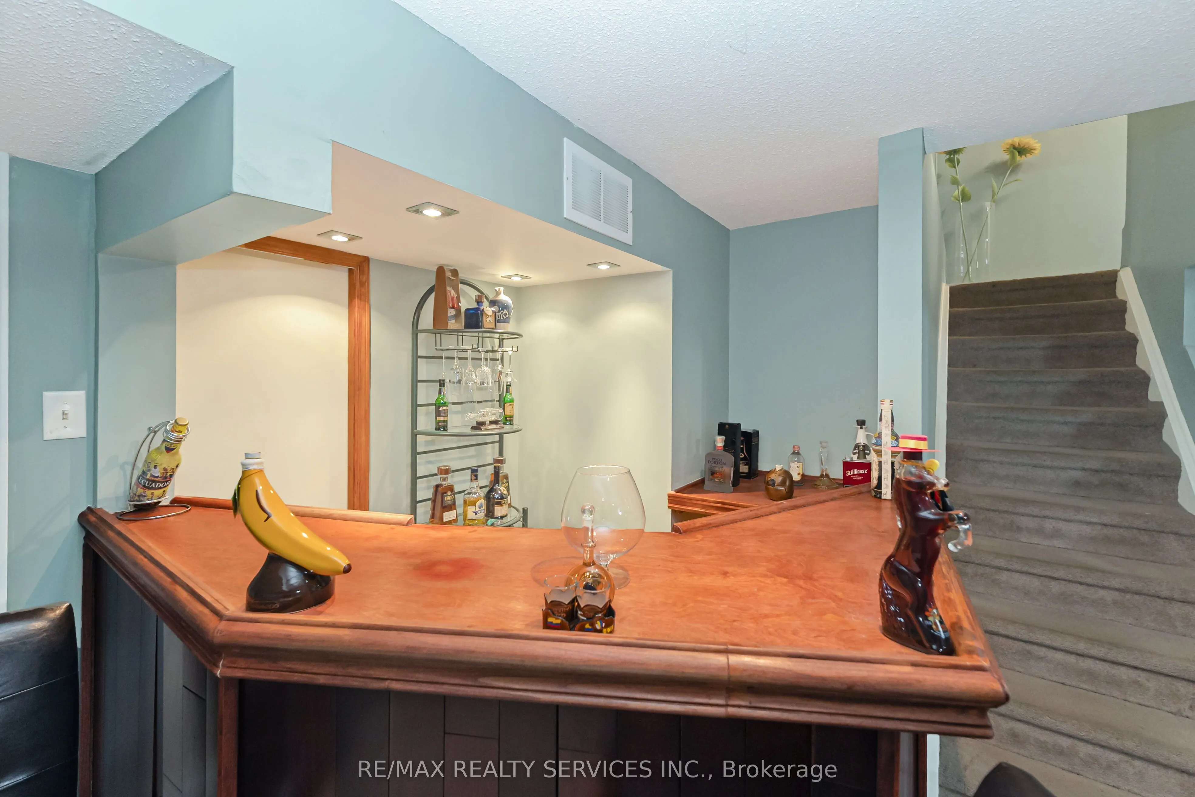 8 Ridgemore Crescent