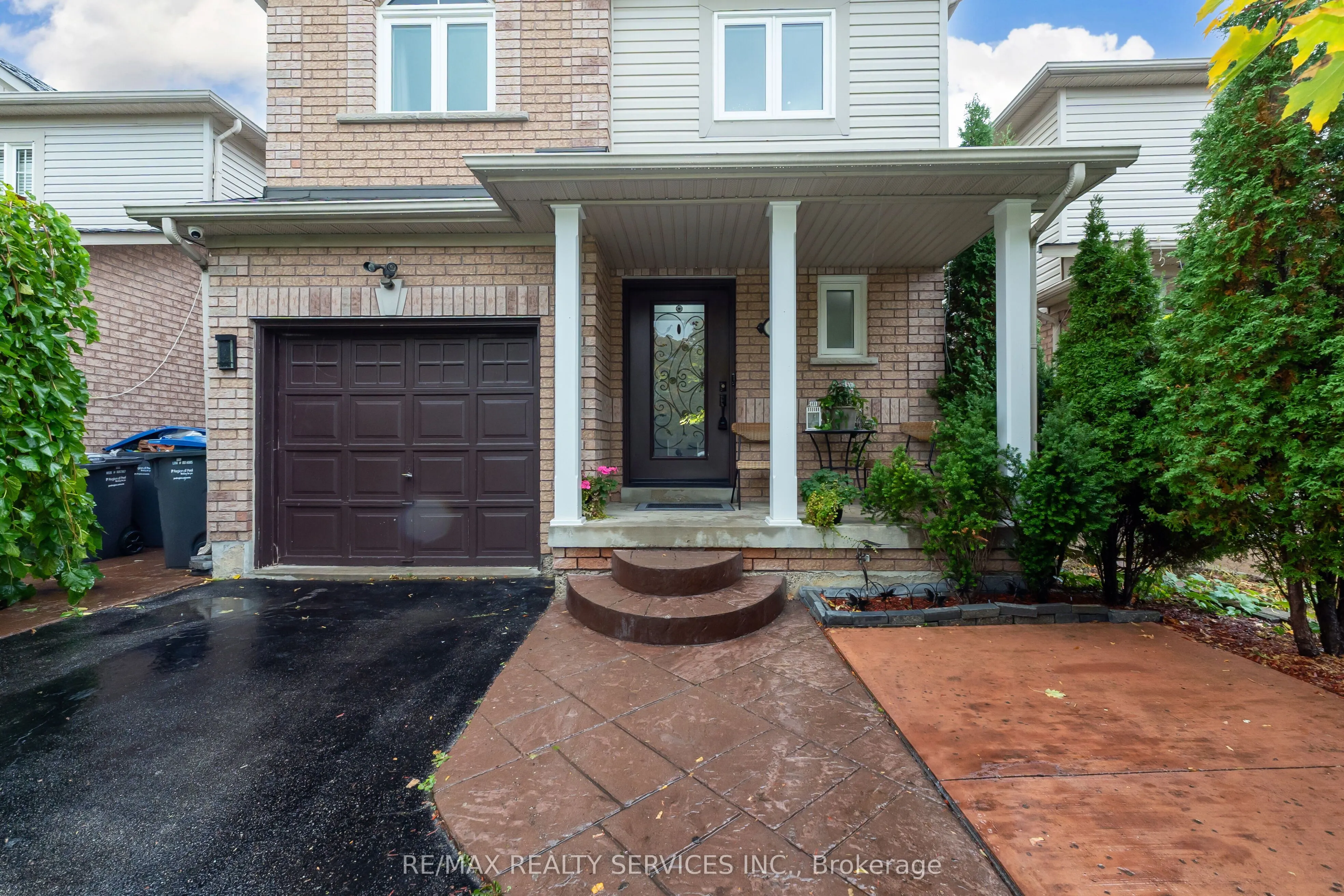 8 Ridgemore Crescent