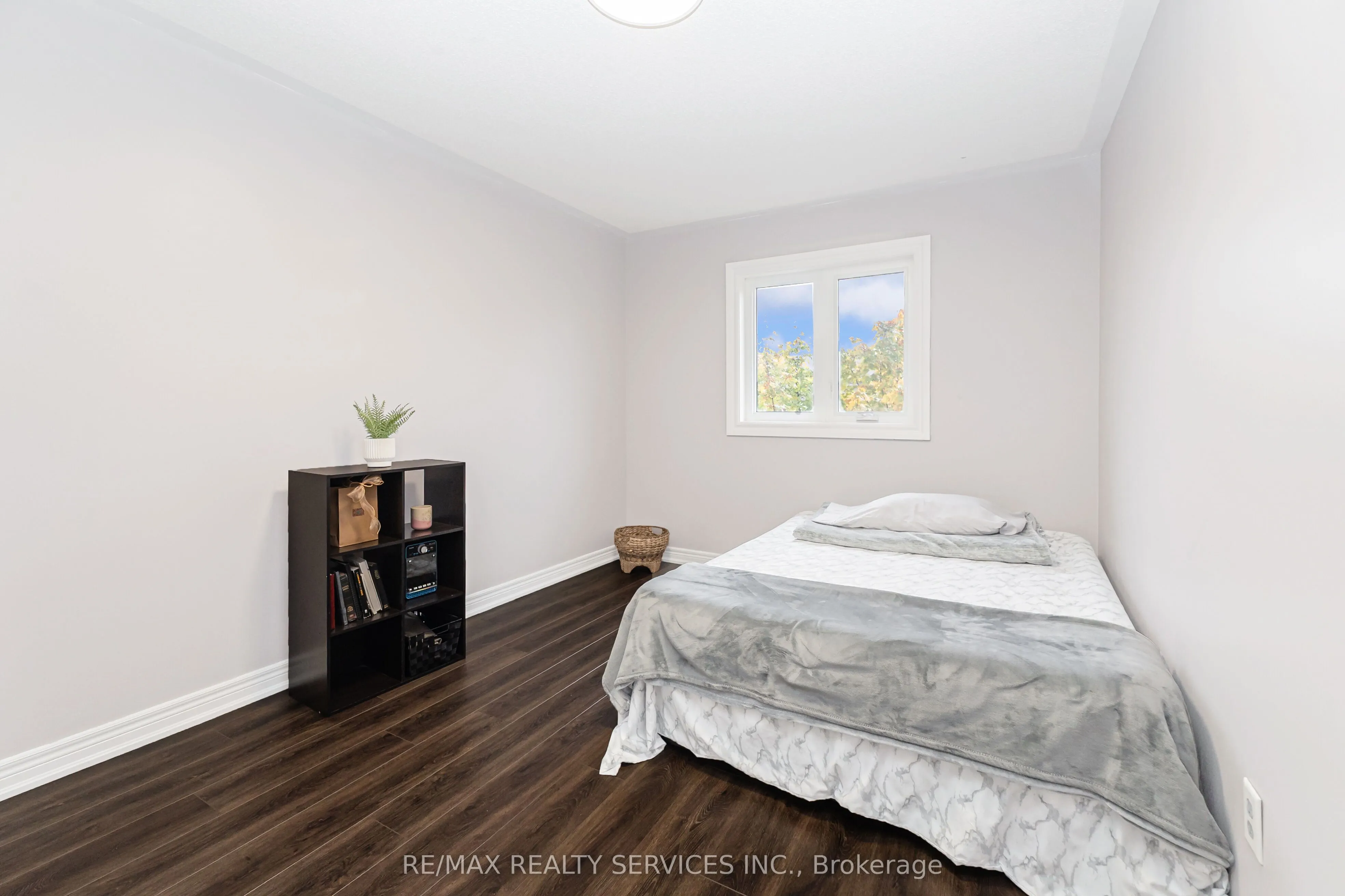 8 Ridgemore Crescent