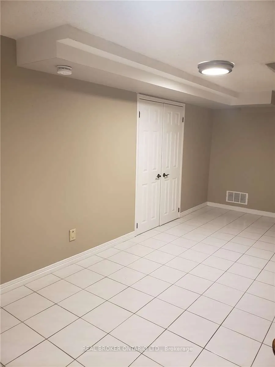 4244 Starlight Crescent, #Lower