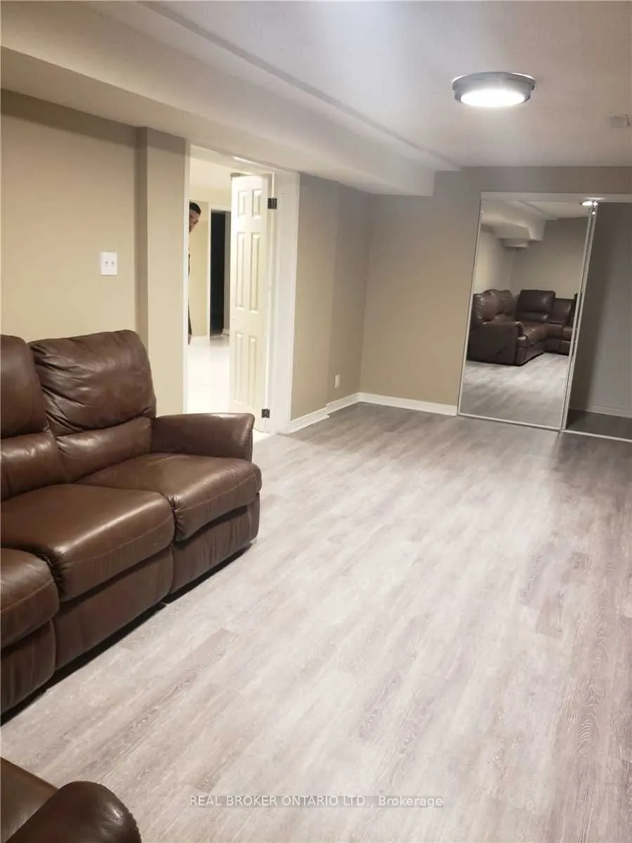 4244 Starlight Crescent, #Lower