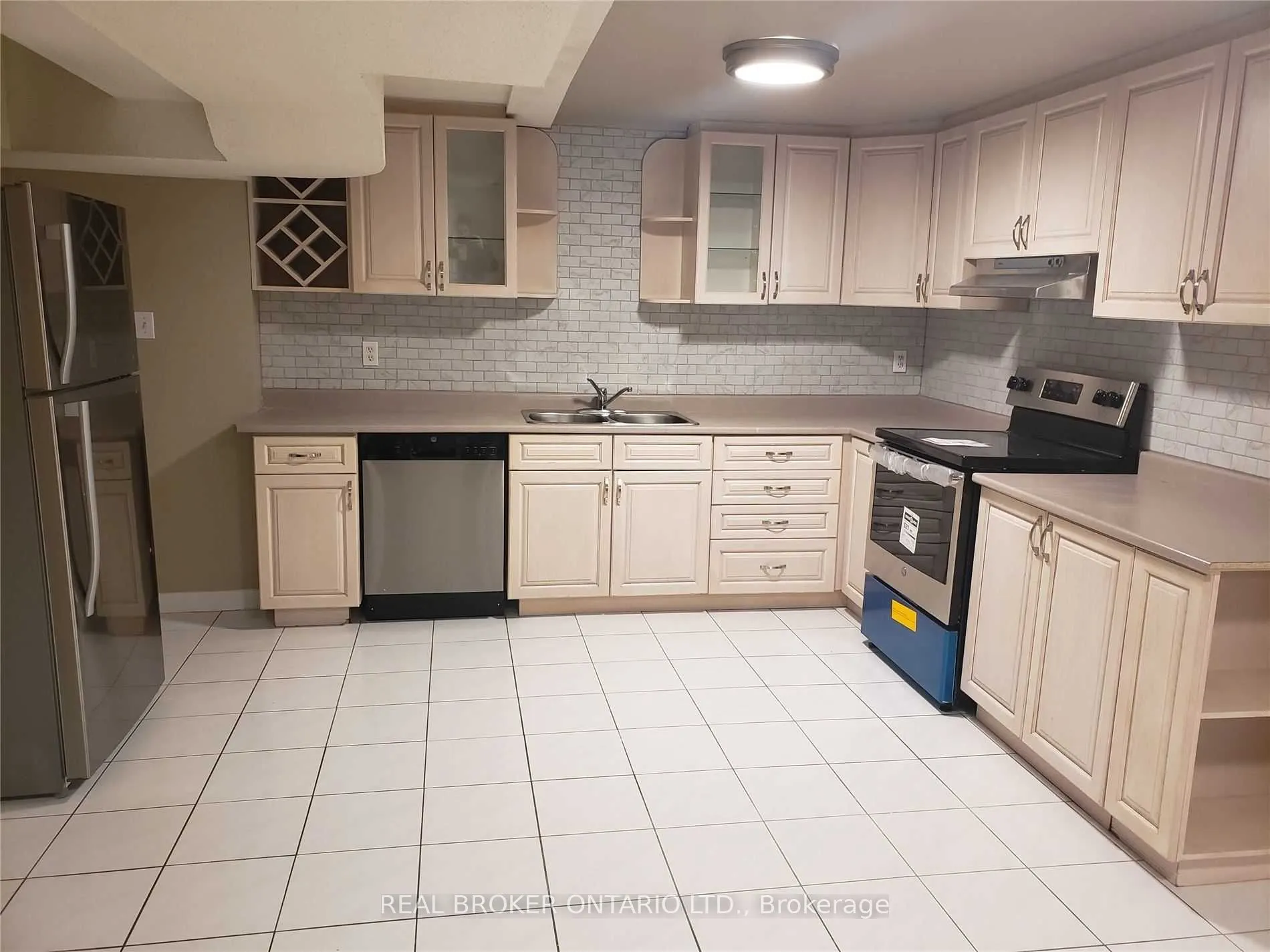 4244 Starlight Crescent, #Lower