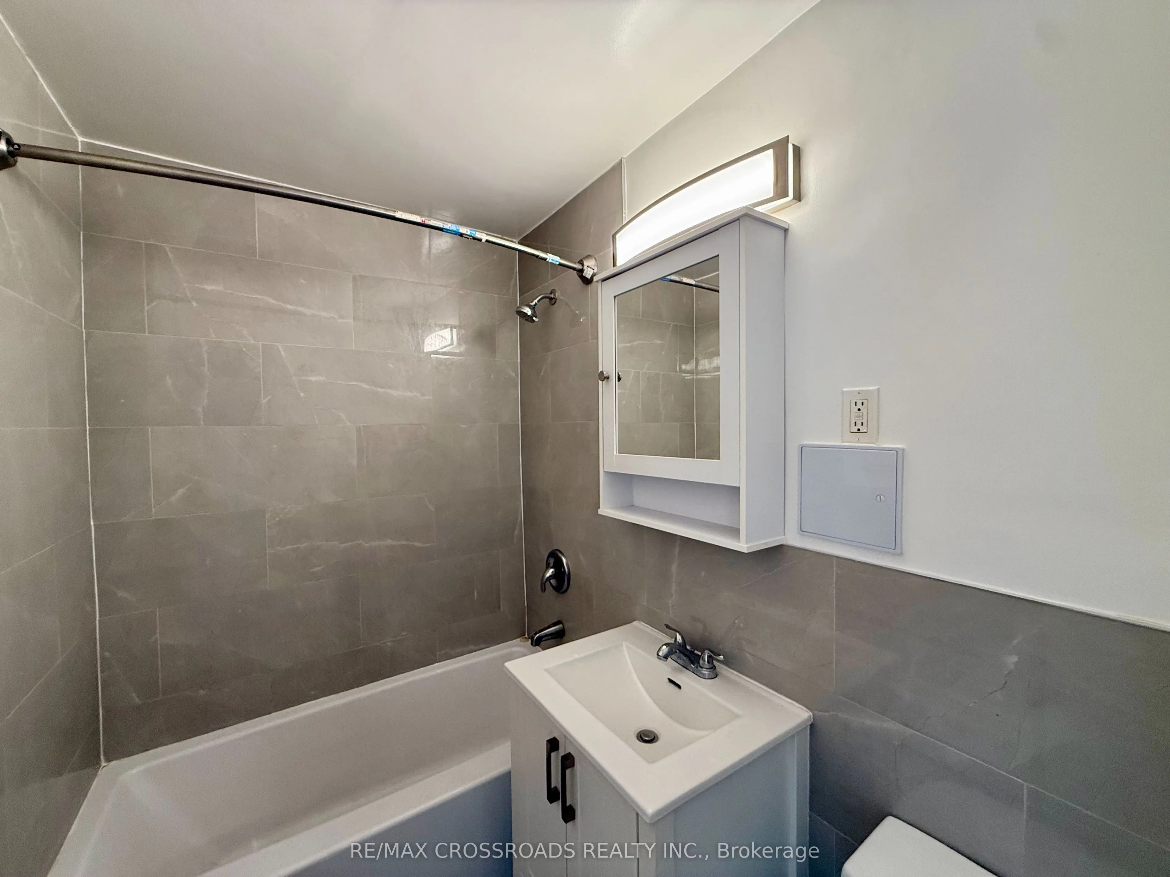 363 Lakeshore Road E, #103