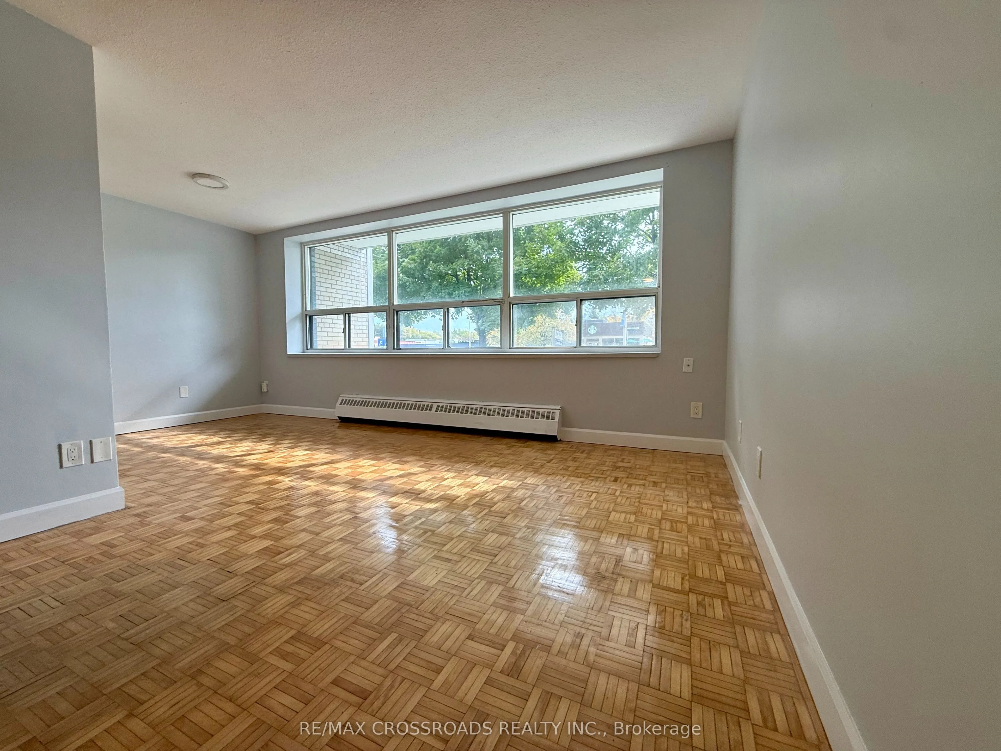 363 Lakeshore Road E, #103