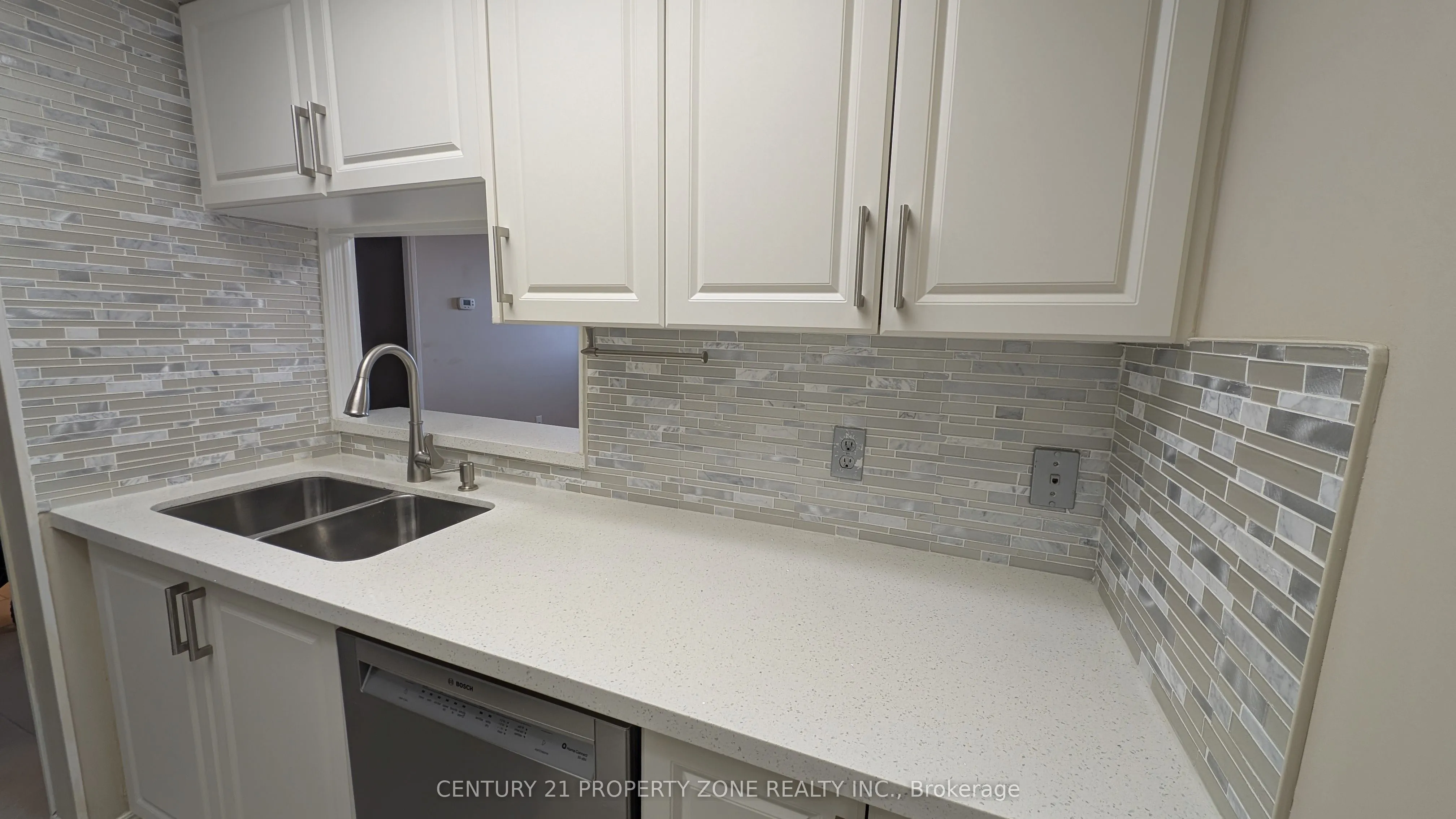 8351 Mclaughlin Road S, #403