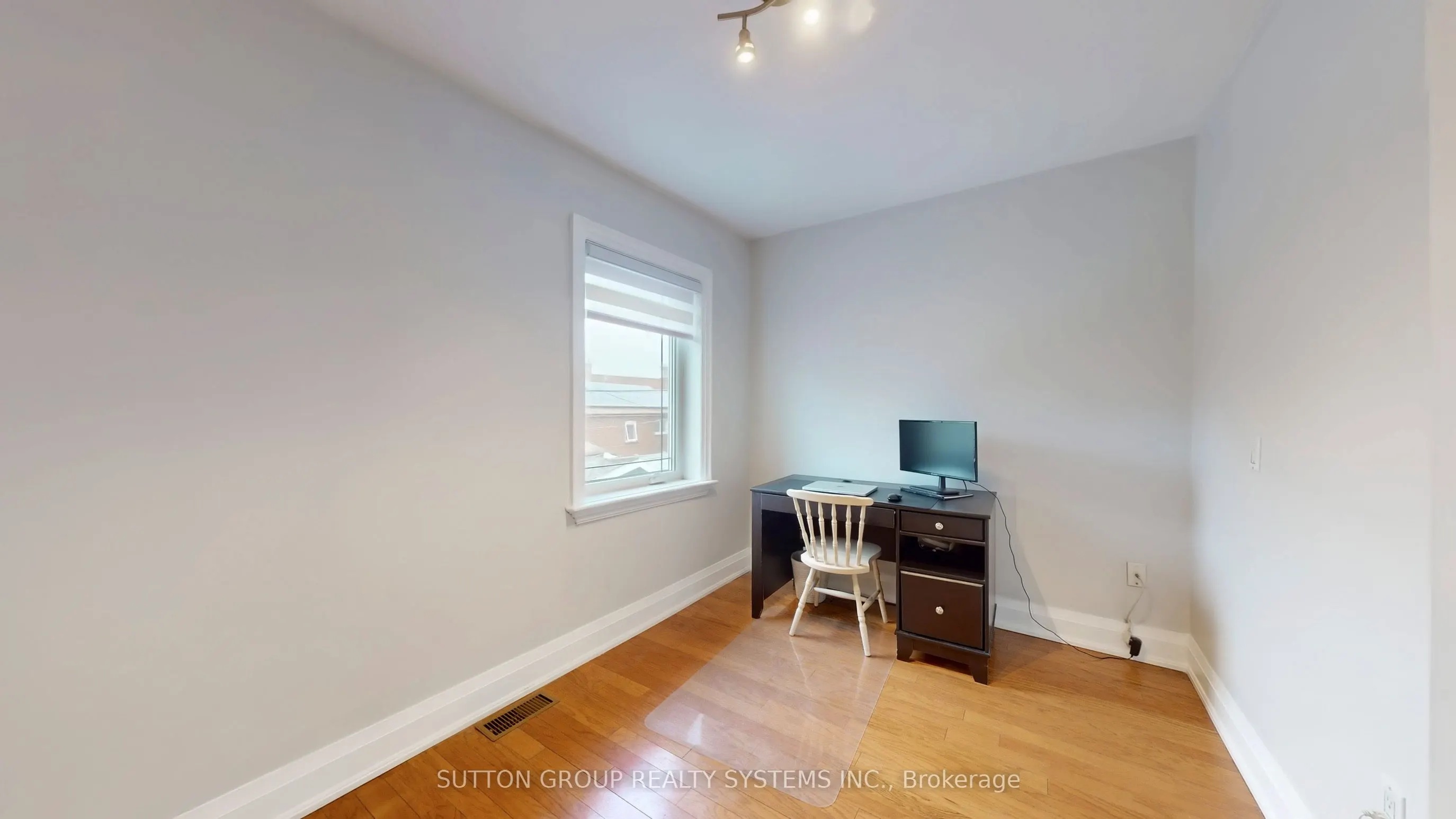 24 Chambers Avenue