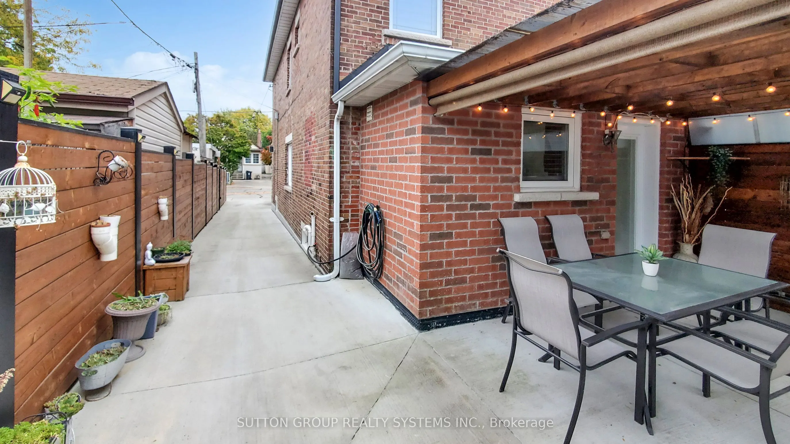 24 Chambers Avenue