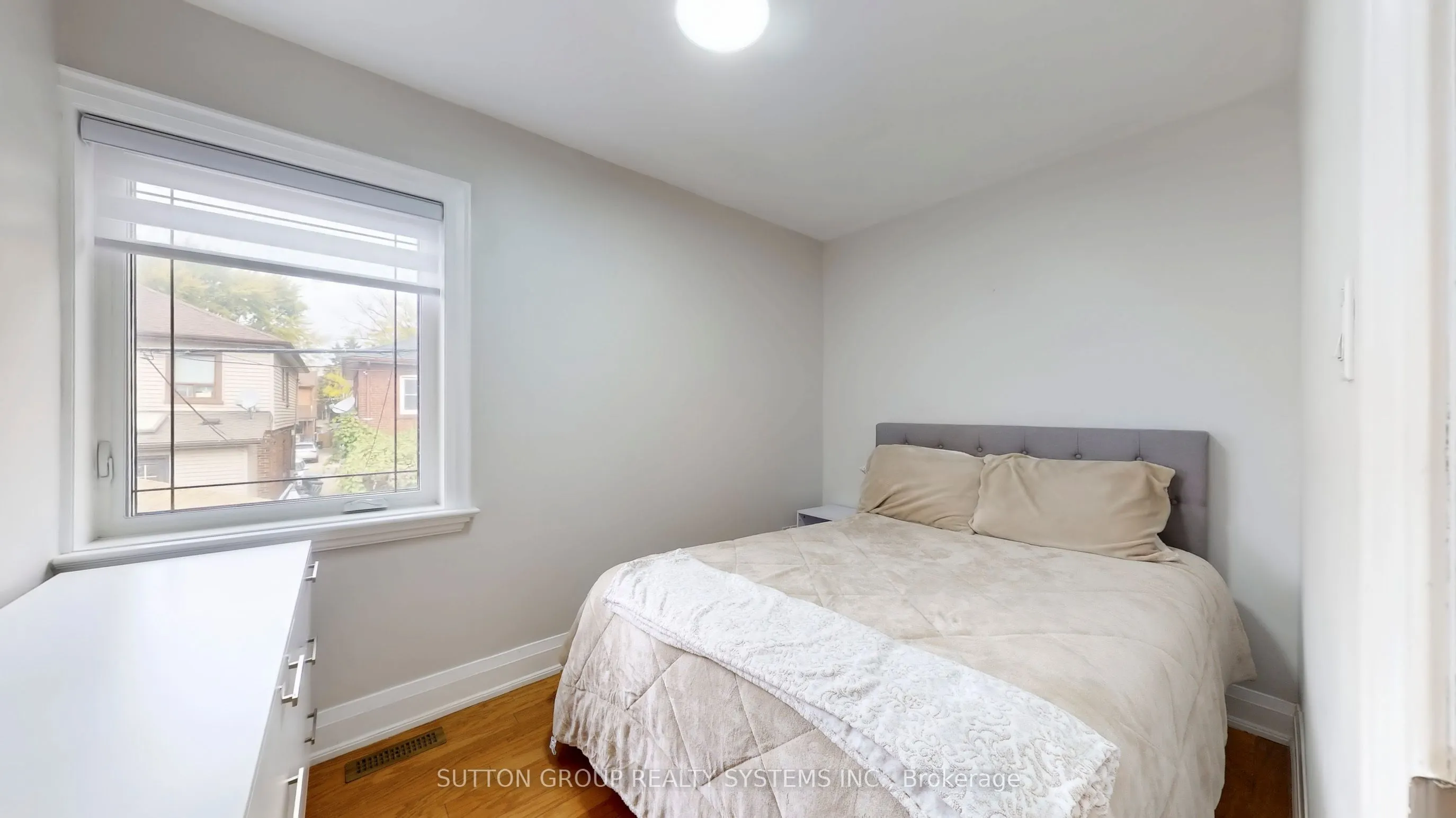 24 Chambers Avenue