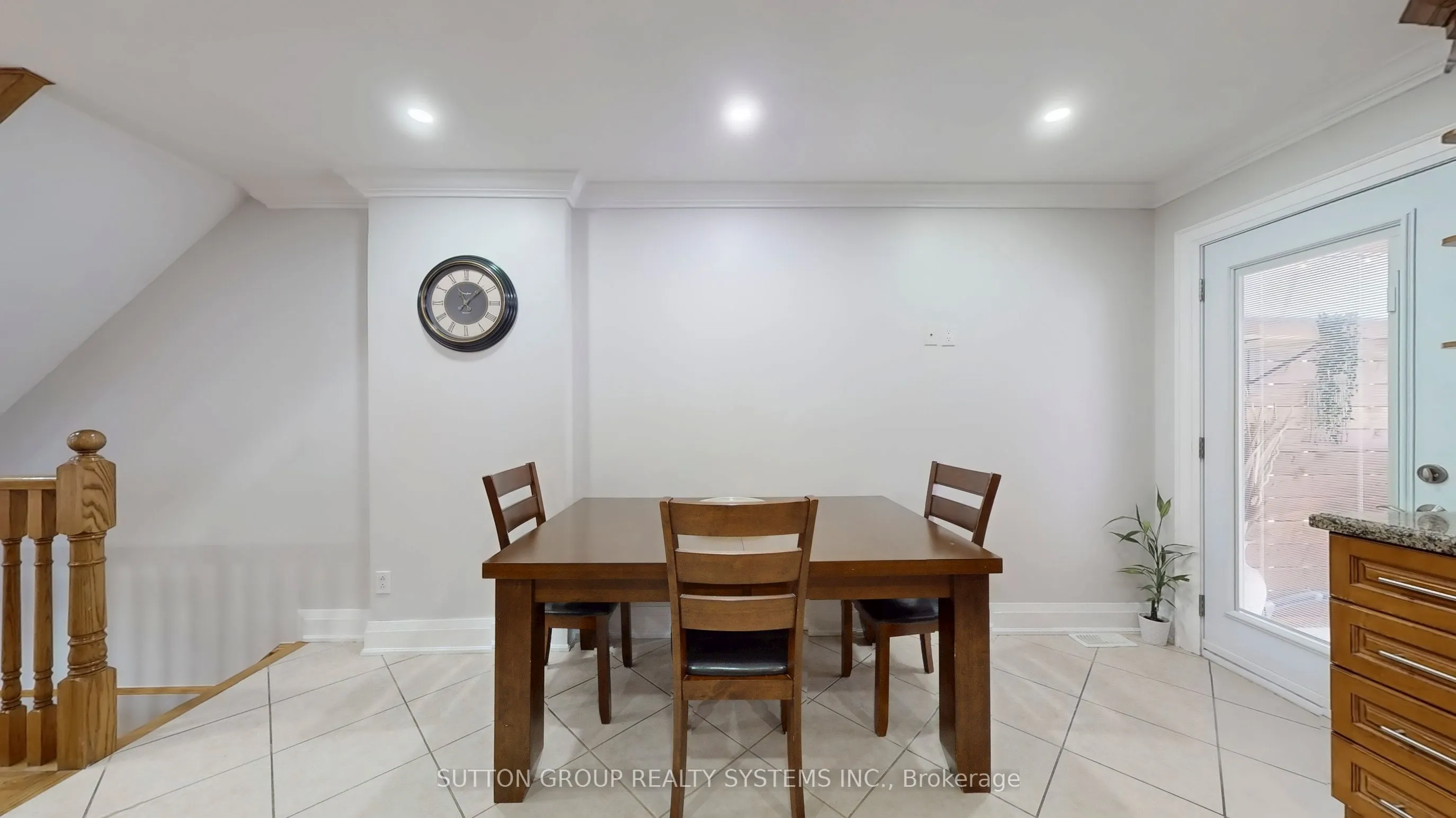 24 Chambers Avenue