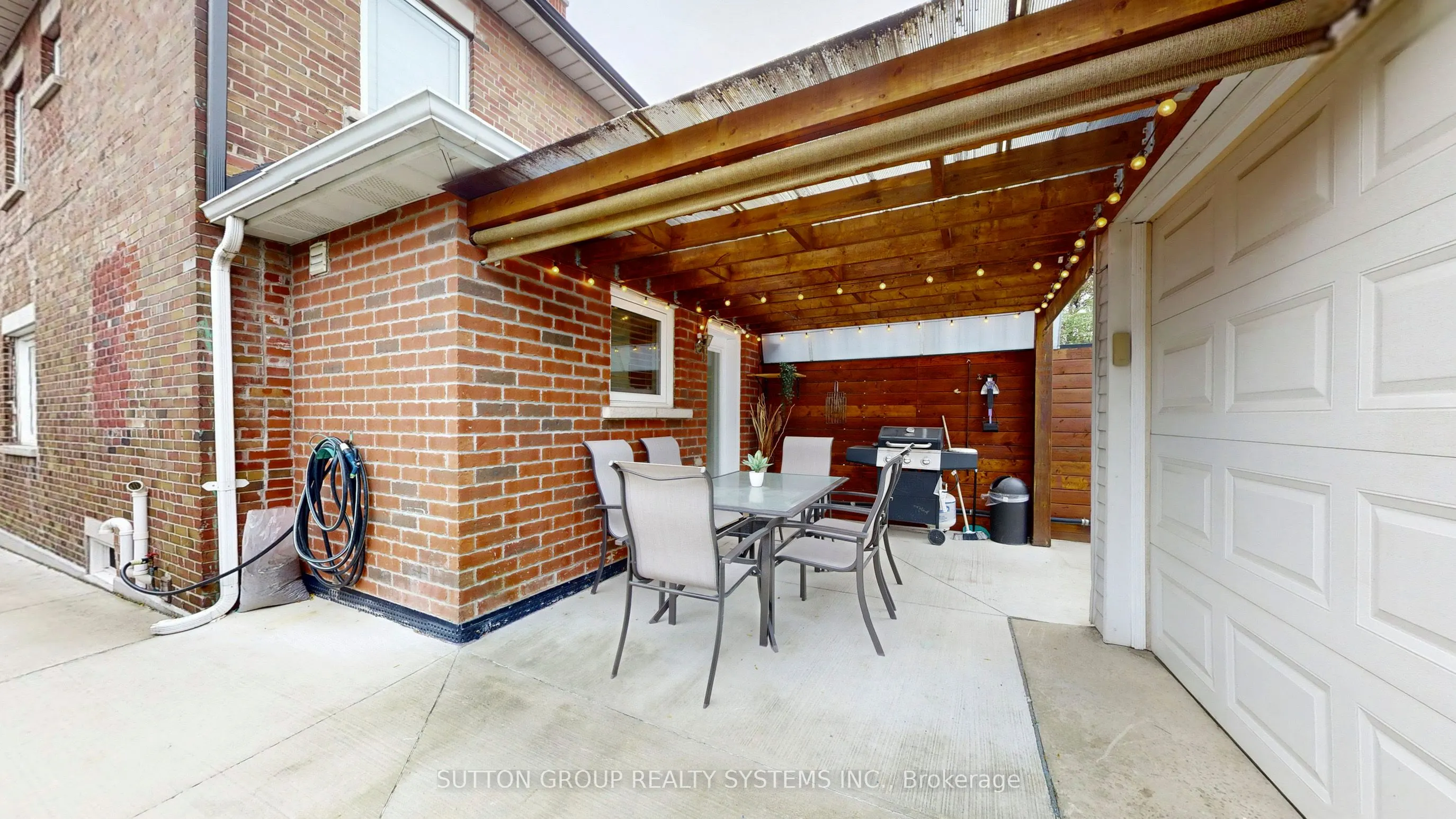 24 Chambers Avenue