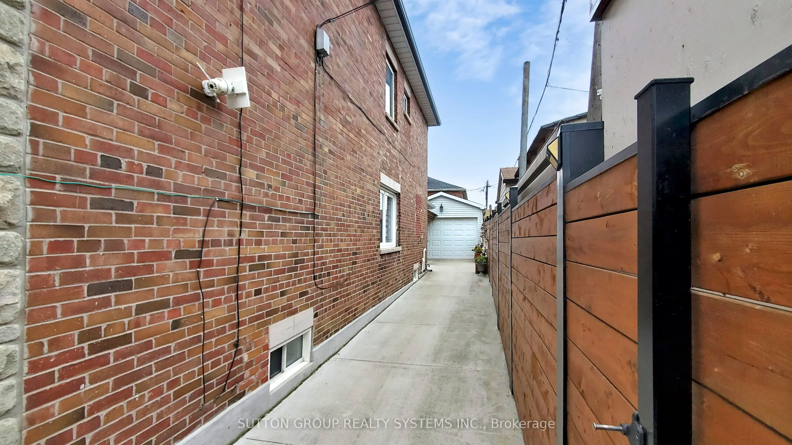 24 Chambers Avenue