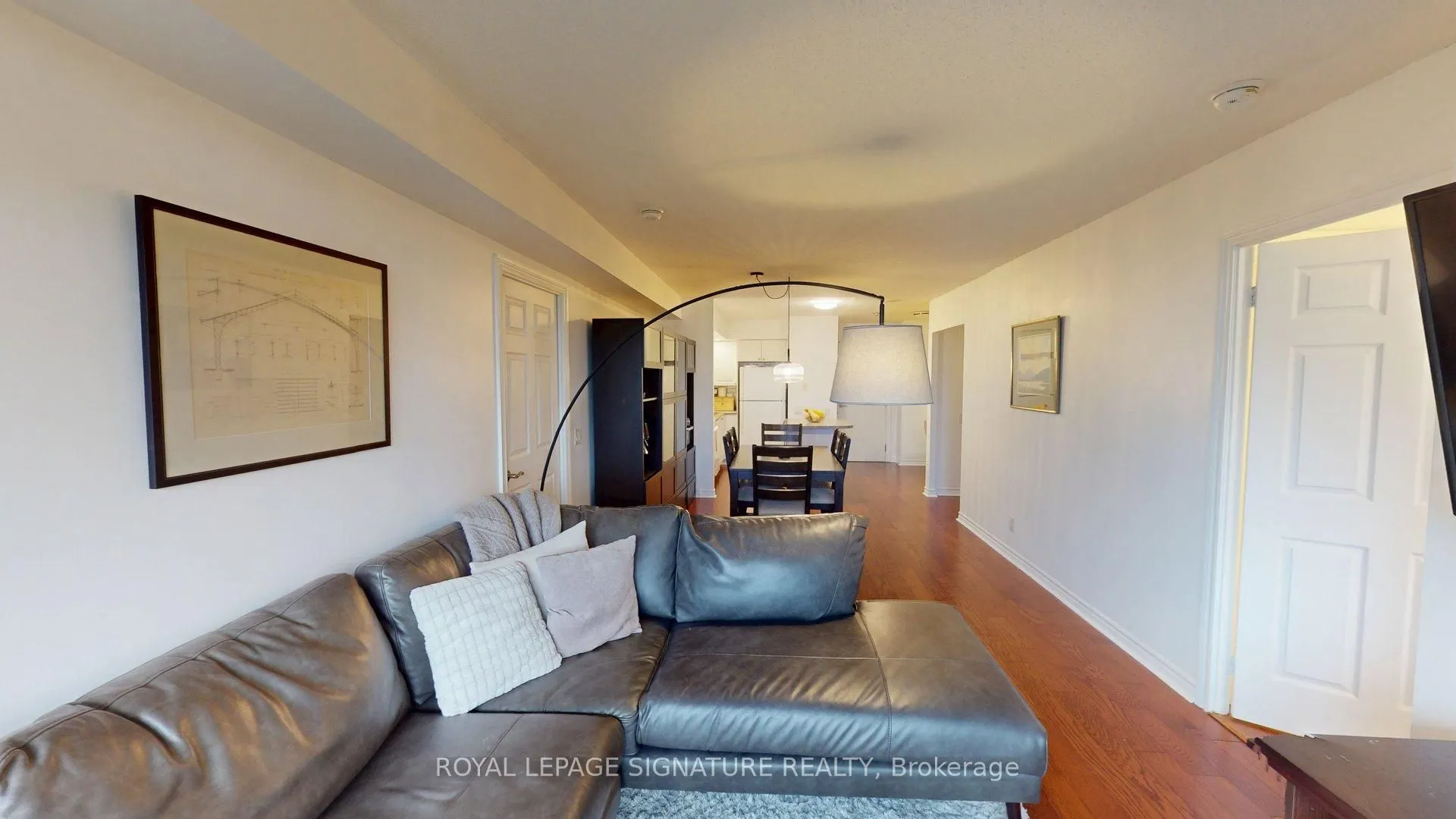 5229 Dundas Street W, #207