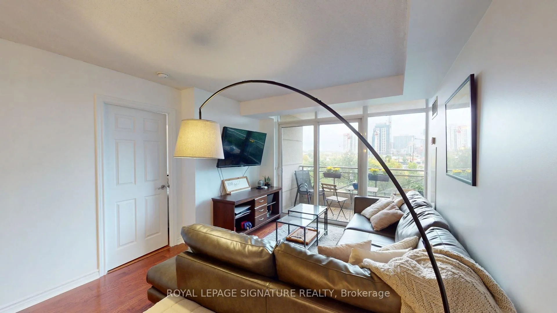 5229 Dundas Street W, #207