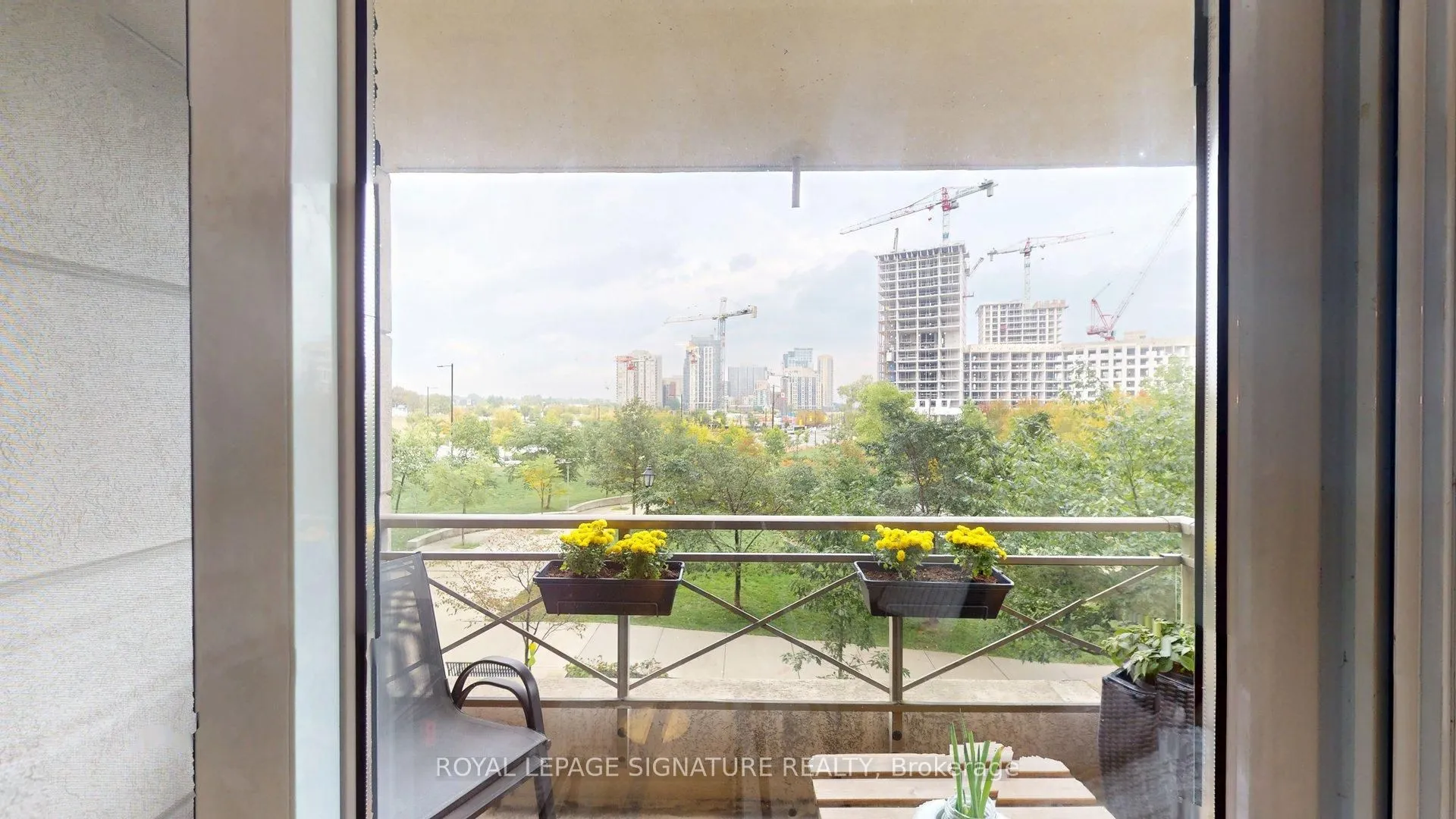 5229 Dundas Street W, #207