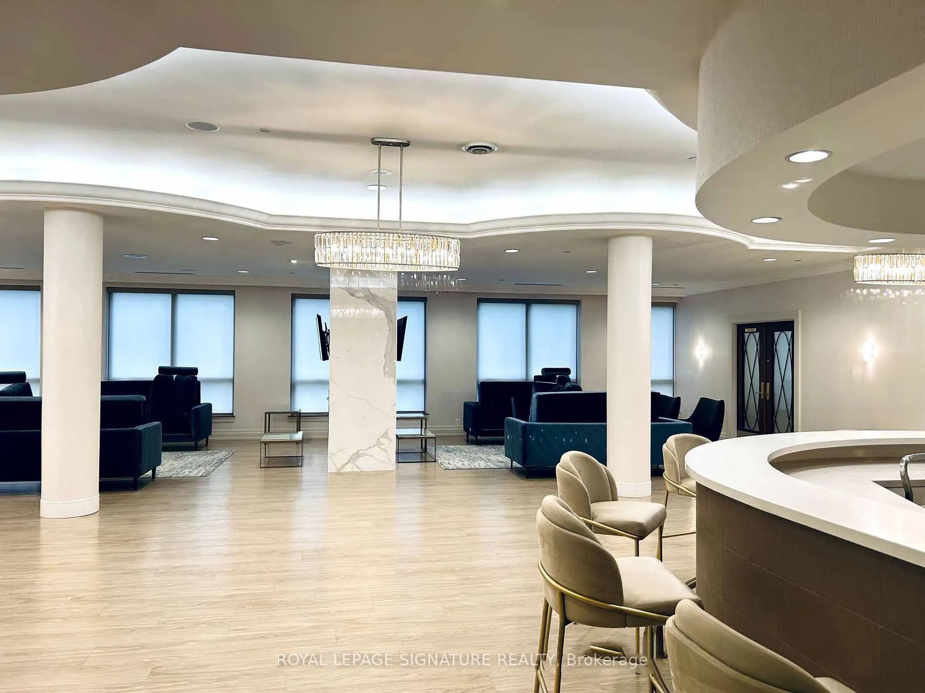 5229 Dundas Street W, #207