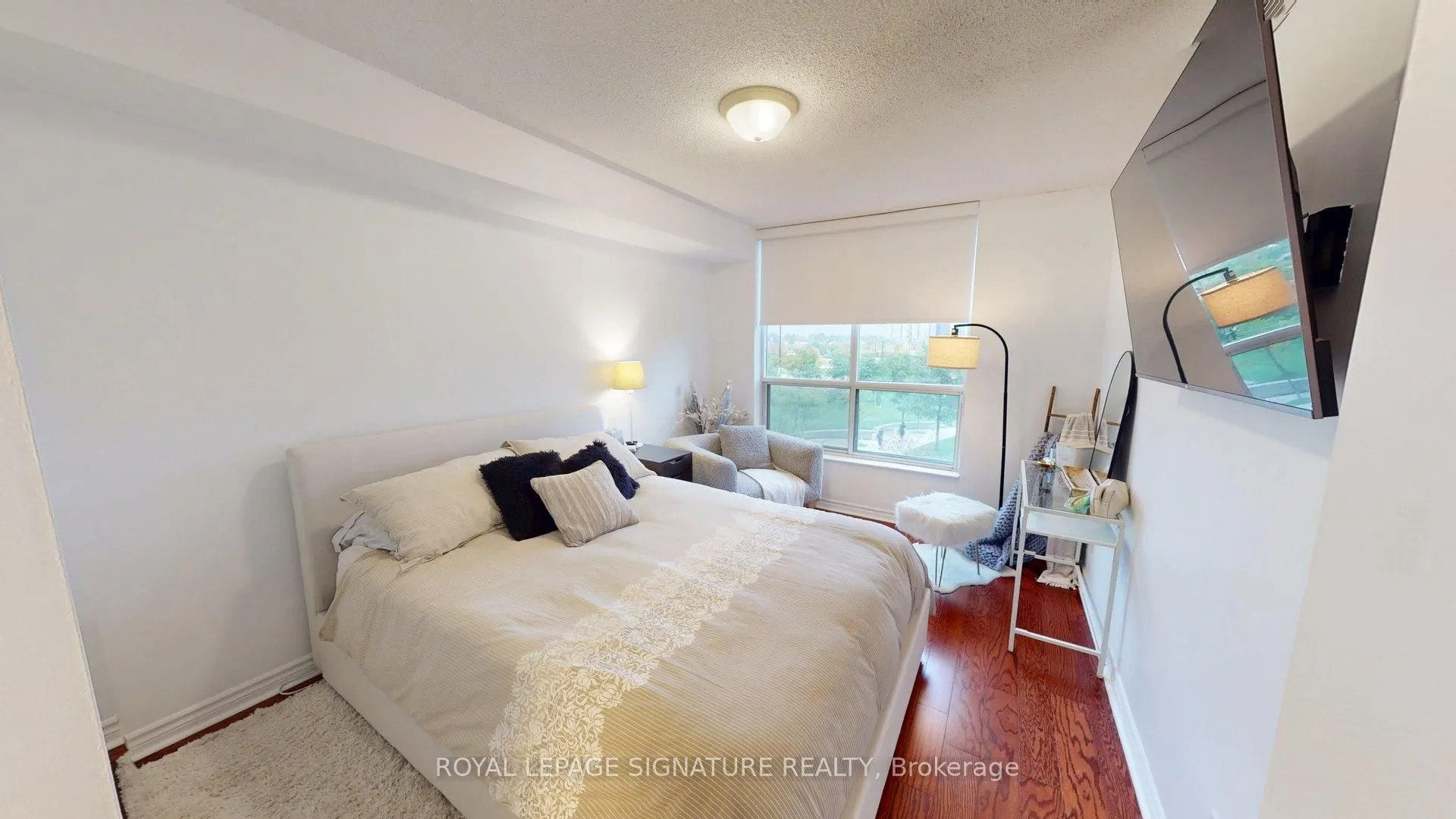 5229 Dundas Street W, #207