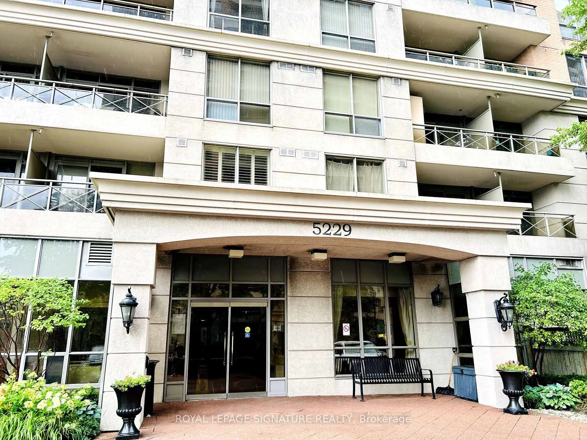5229 Dundas Street W, #207