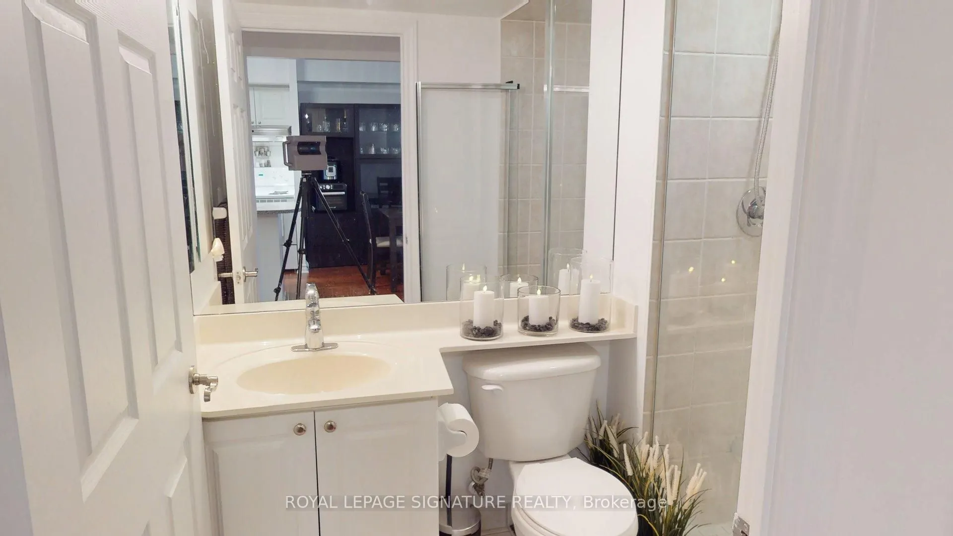 5229 Dundas Street W, #207