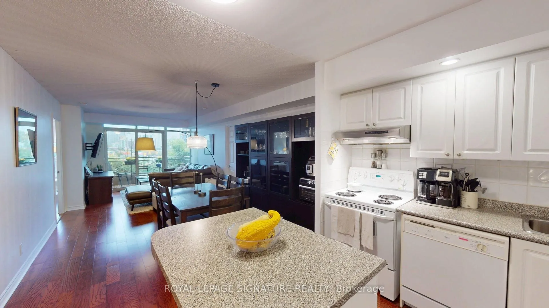 5229 Dundas Street W, #207