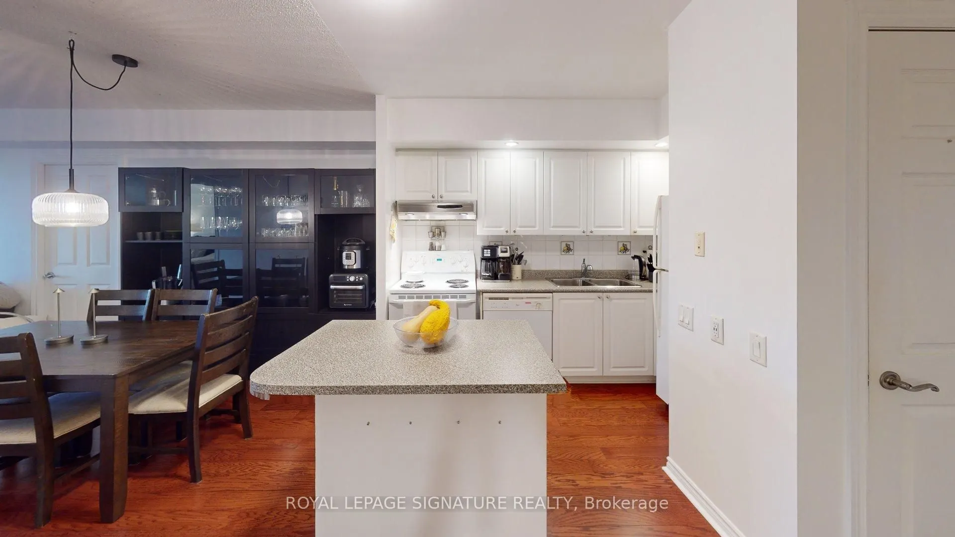 5229 Dundas Street W, #207