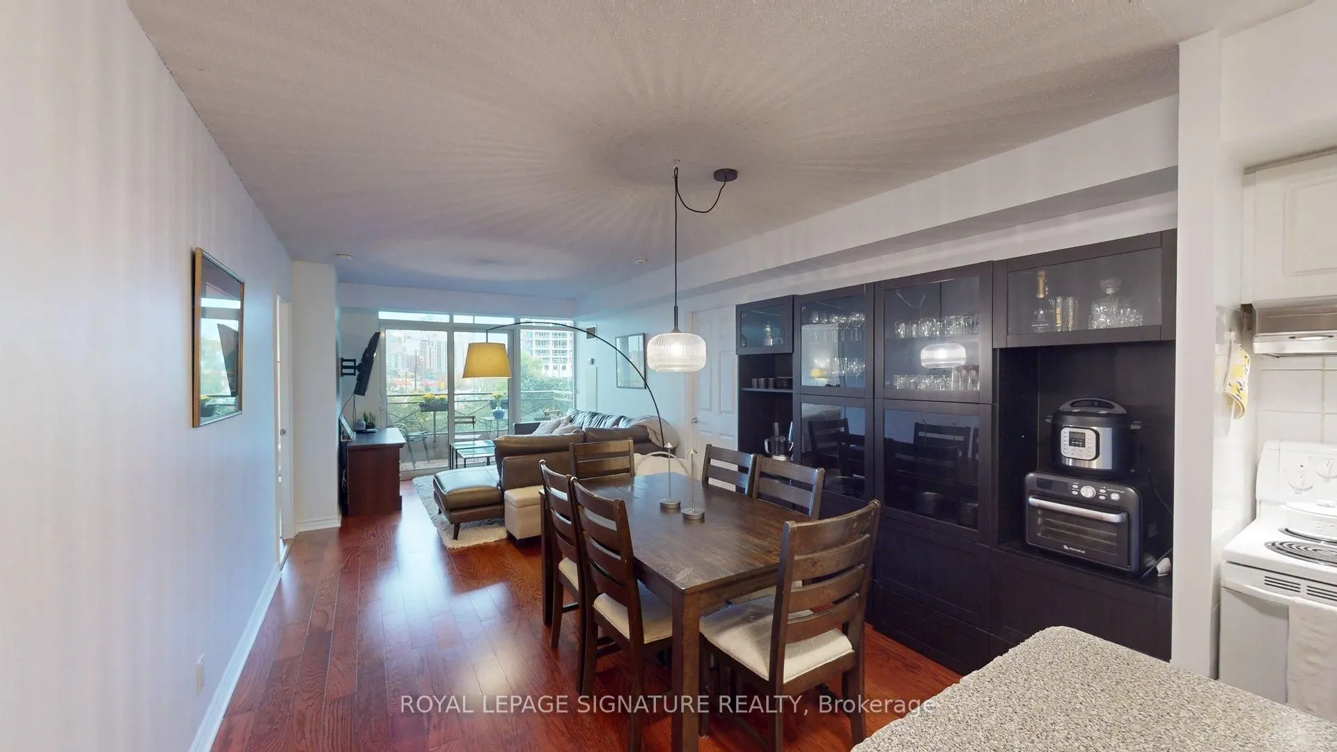 5229 Dundas Street W, #207